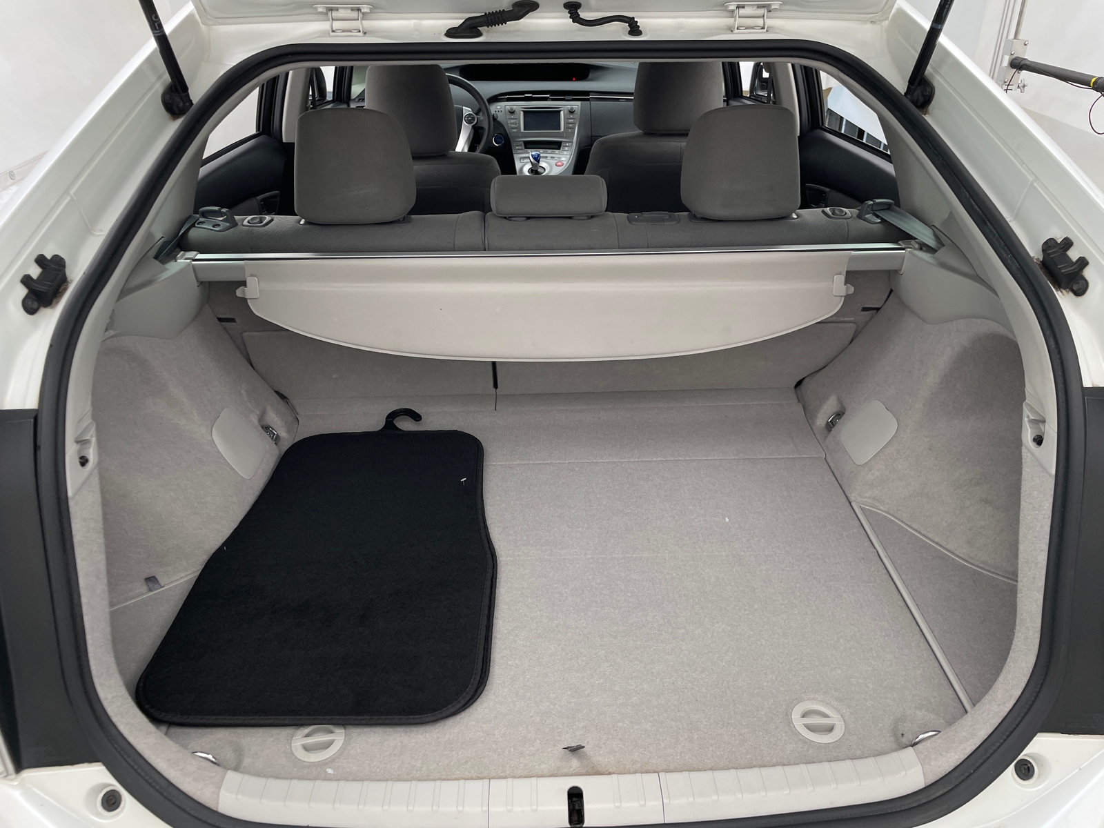 Thumbnail: 2015 Toyota Prius - 7