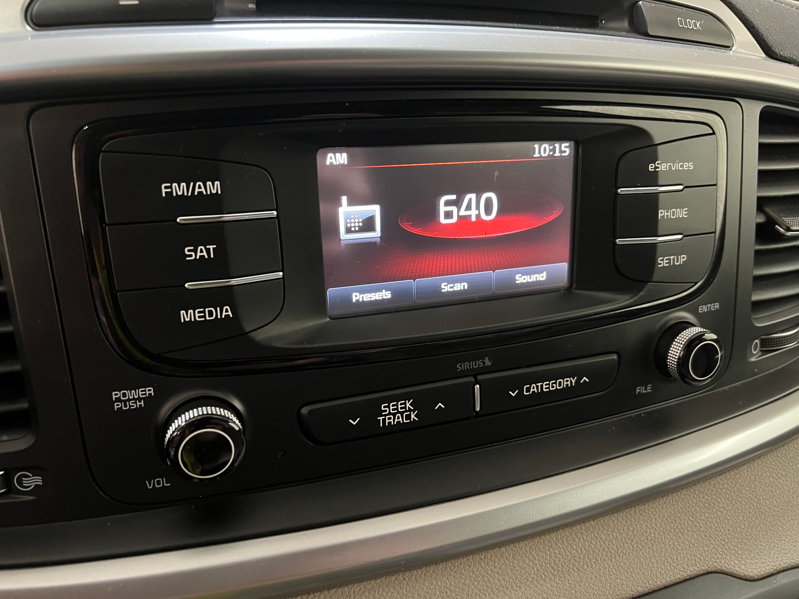Thumbnail: 2016 Kia Sorento - 4