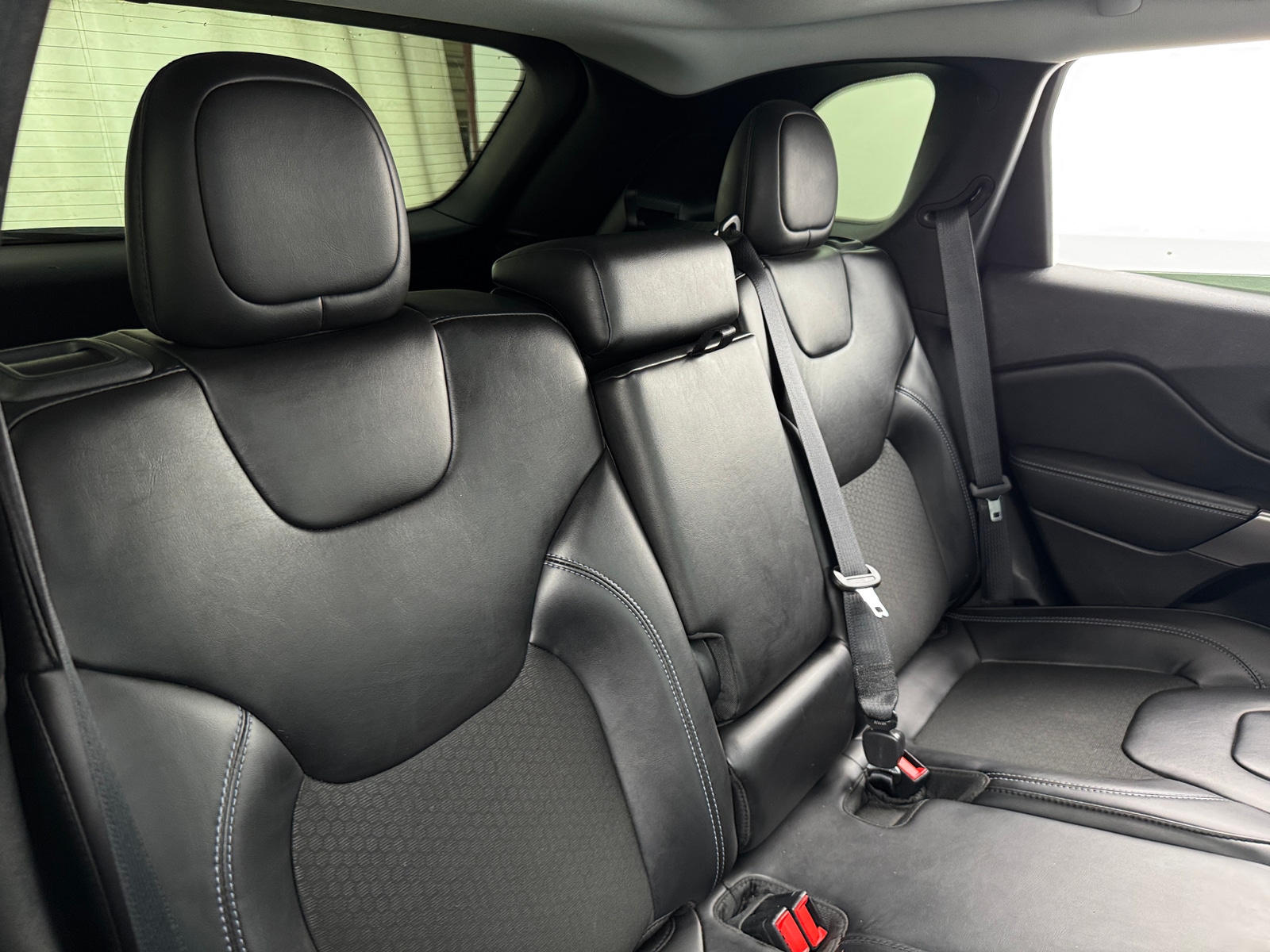 Thumbnail: 2019 Jeep Cherokee - 5