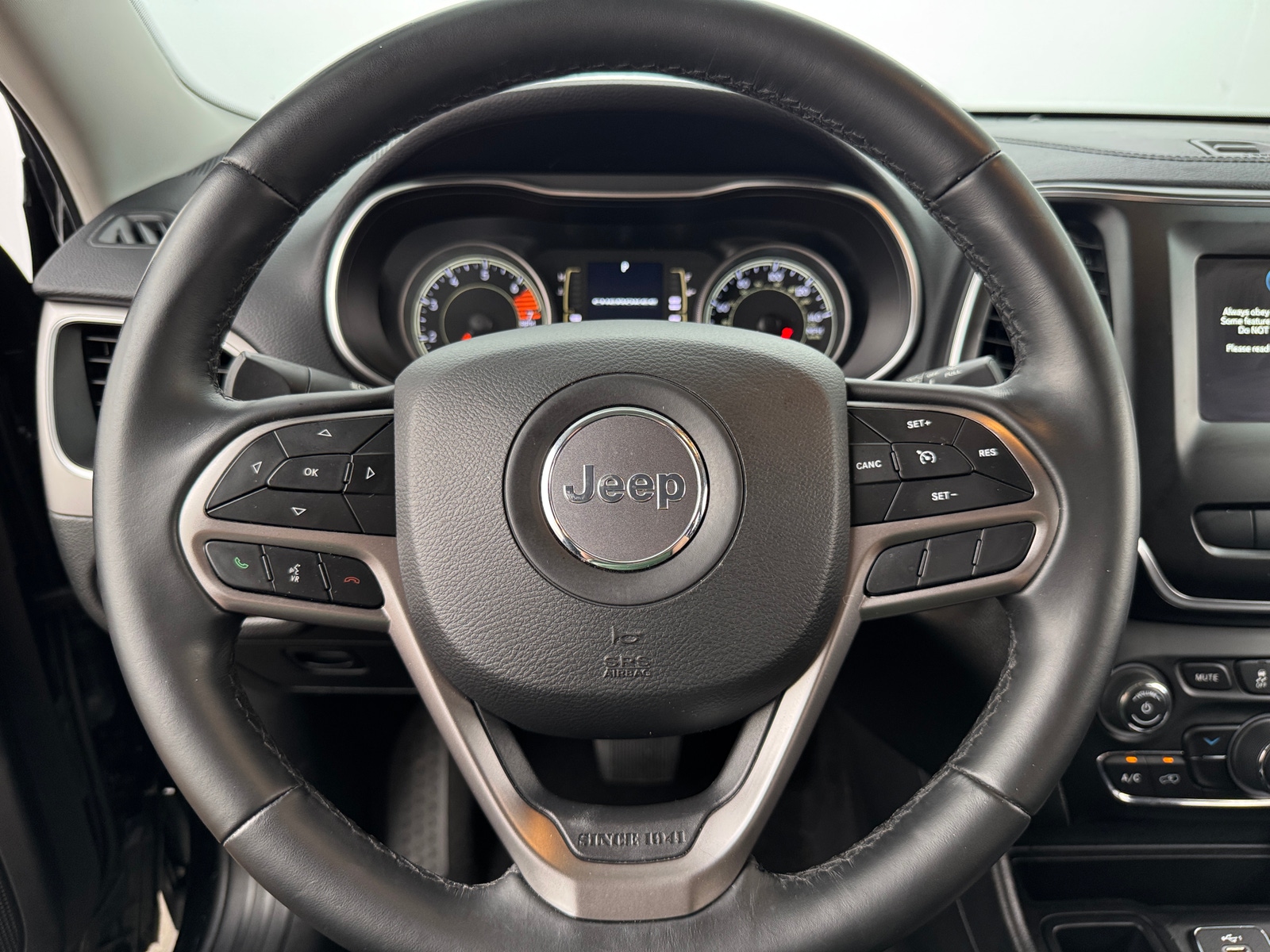 Thumbnail: 2019 Jeep Cherokee - 4