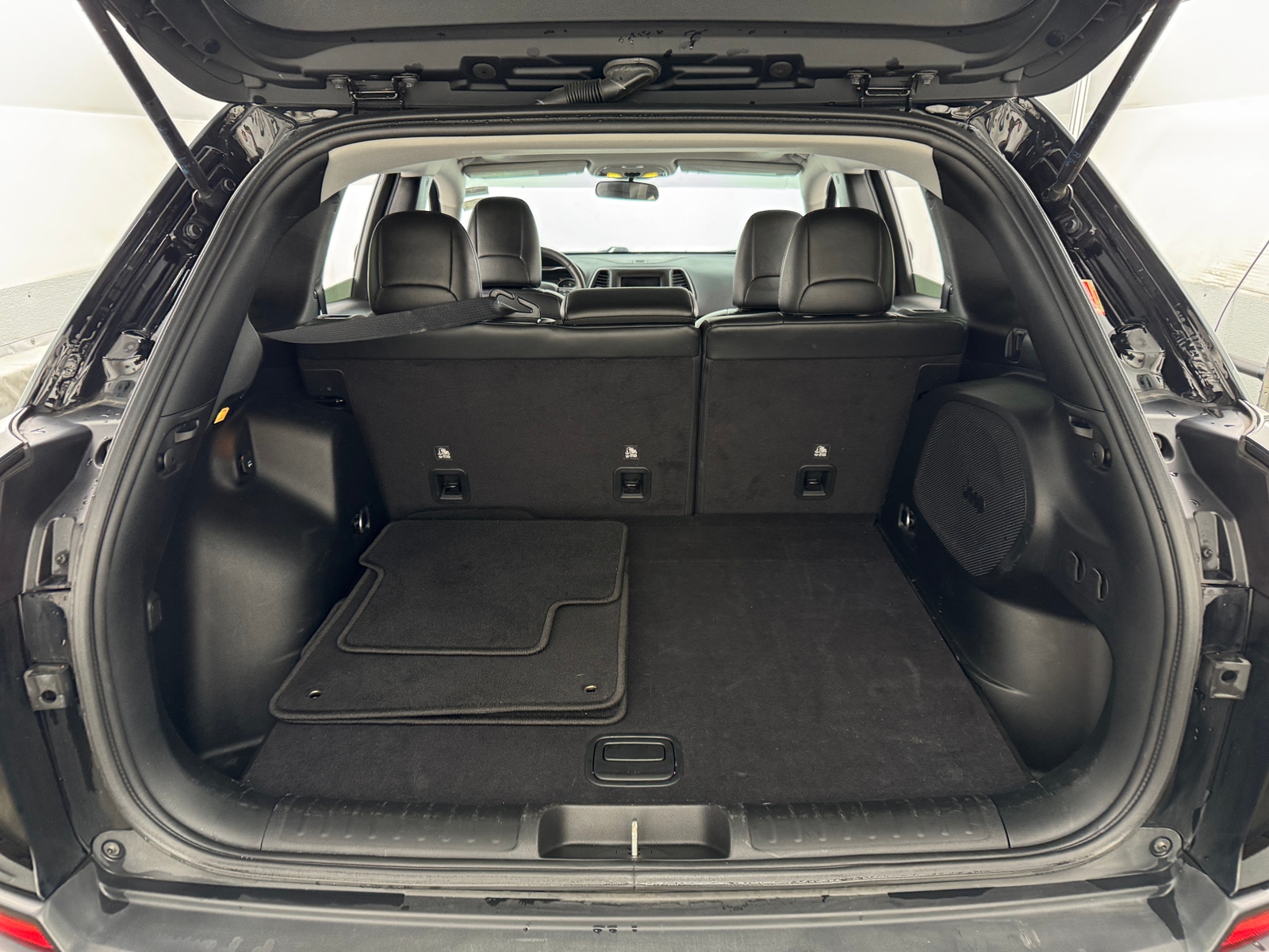 Thumbnail: 2019 Jeep Cherokee - 6