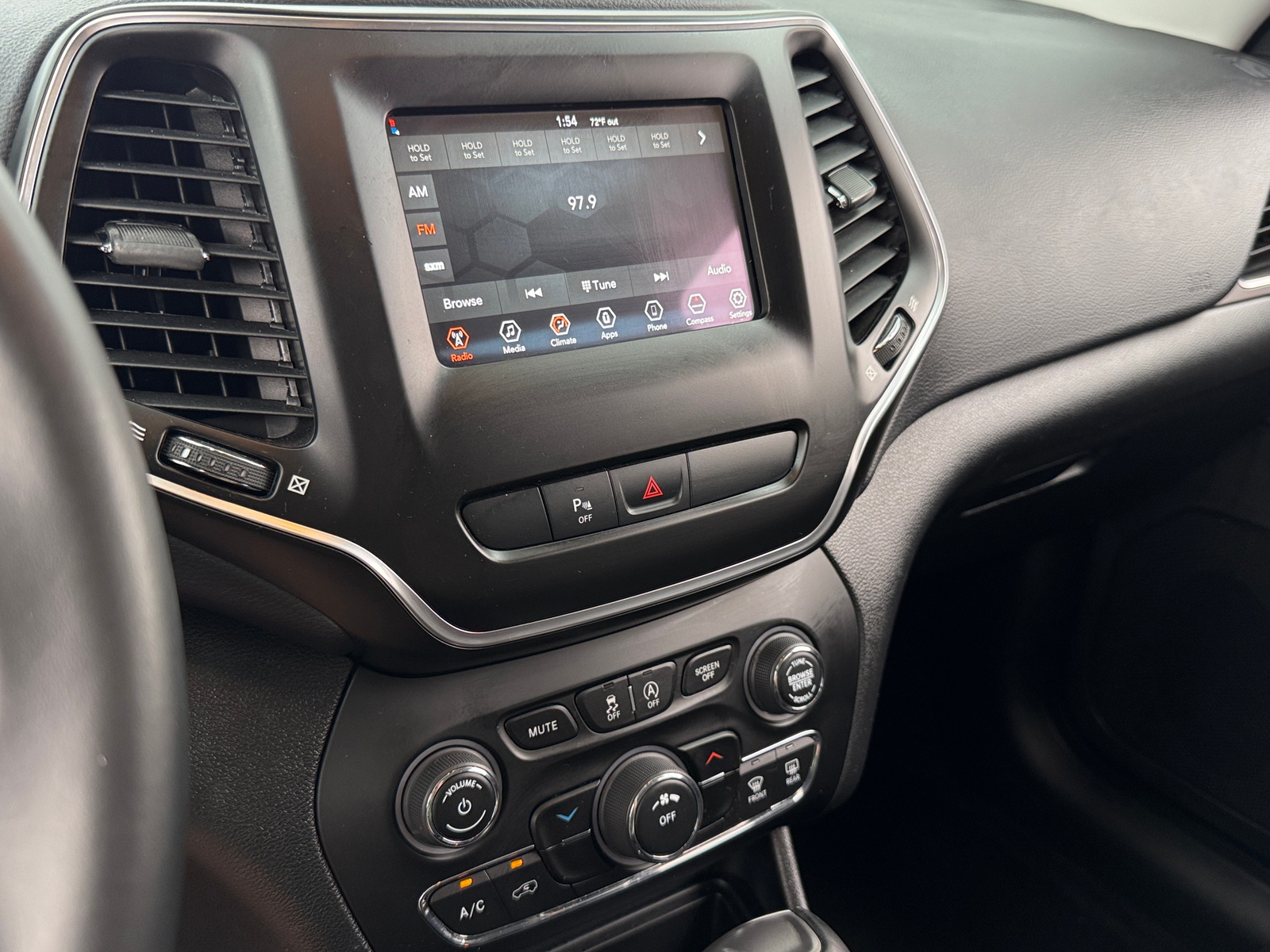 Thumbnail: 2019 Jeep Cherokee - 3