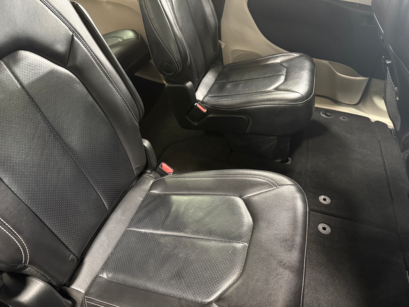 Thumbnail: 2022 Chrysler Pacifica - 5