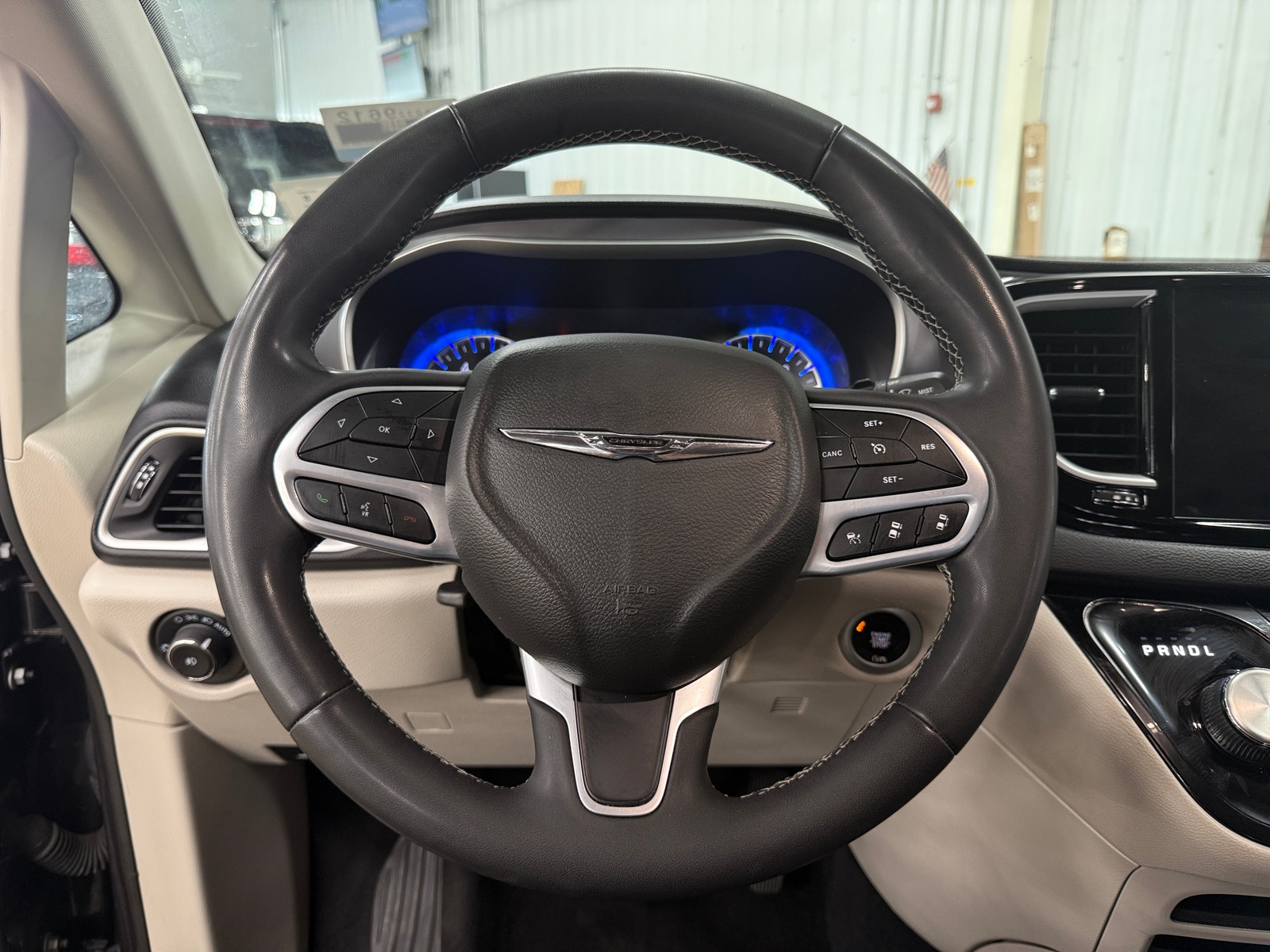 Thumbnail: 2022 Chrysler Pacifica - 4