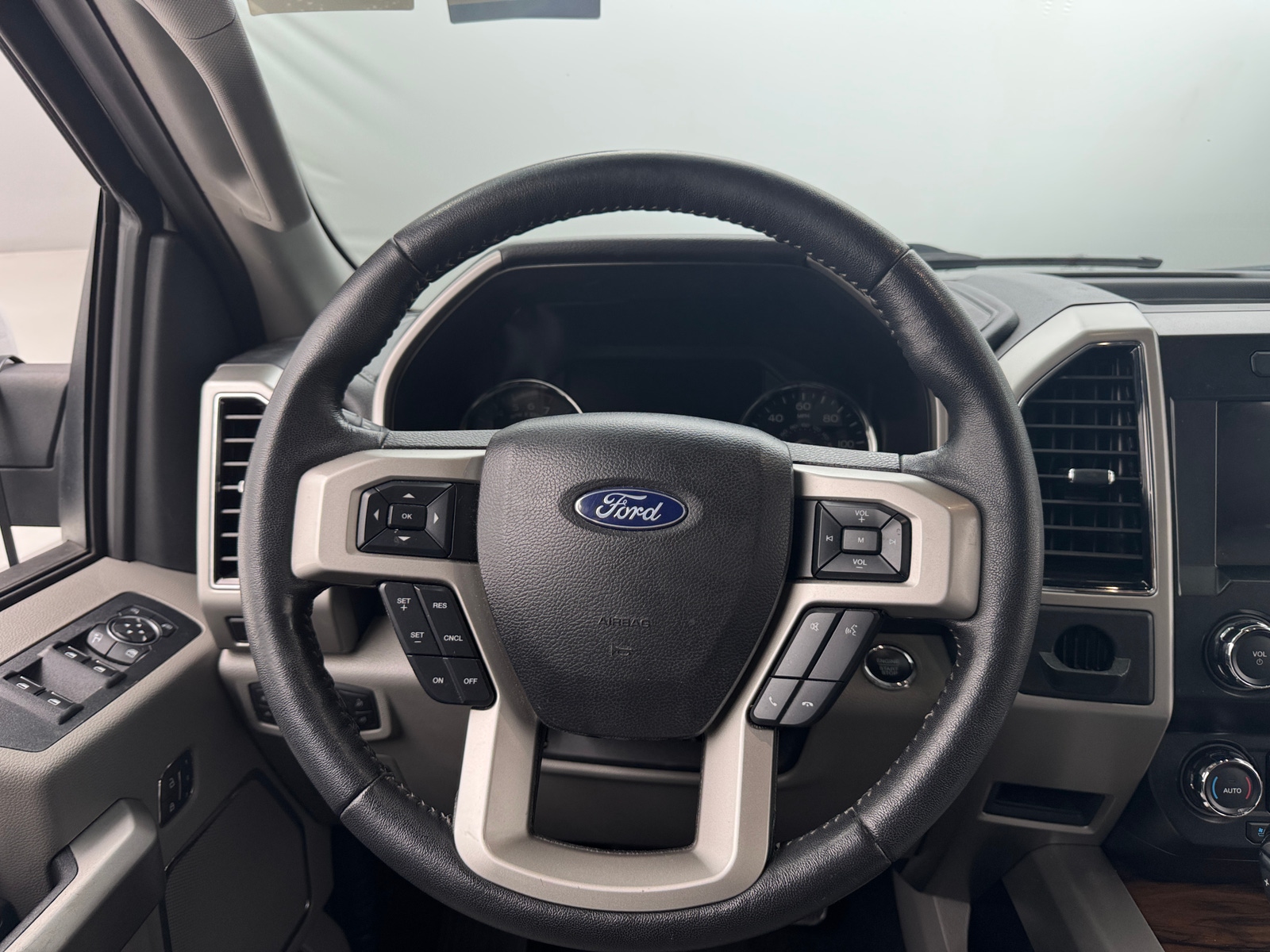 Thumbnail: 2019 Ford Econoline - 4