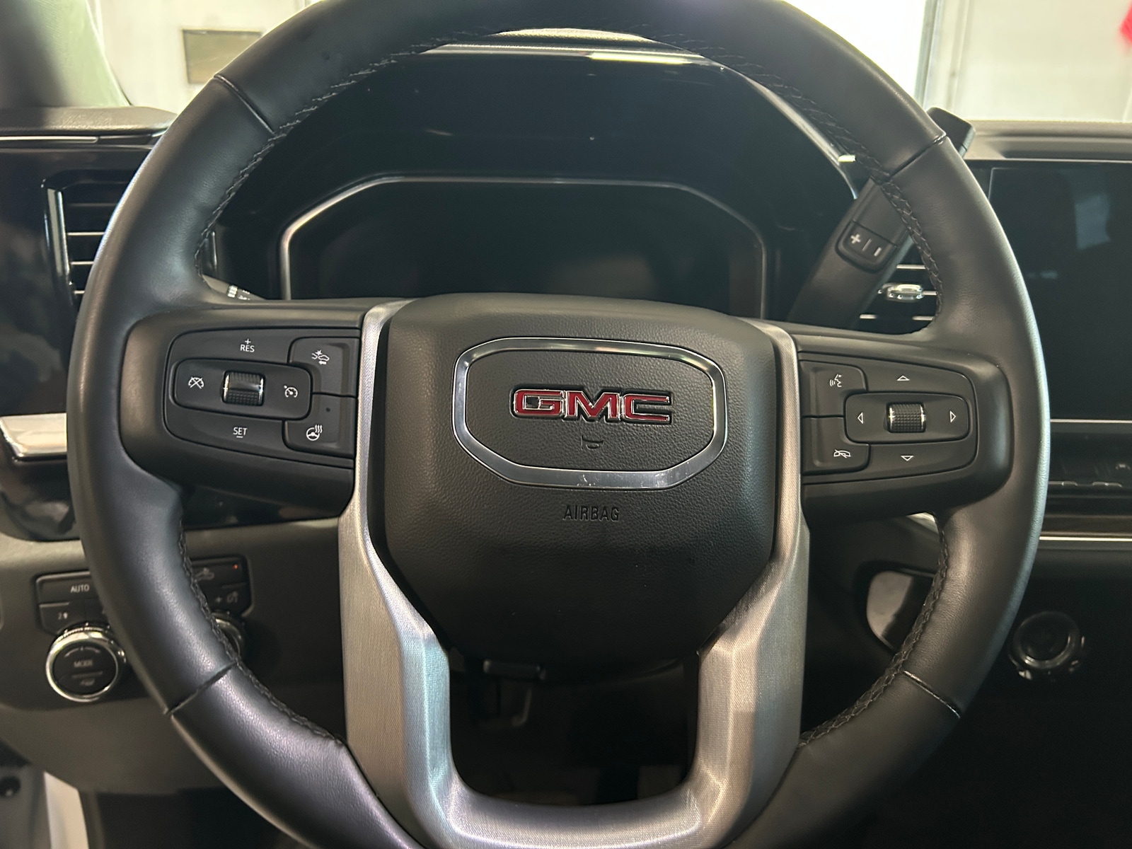 Thumbnail: 2023 GMC Sierra 1500 - 5