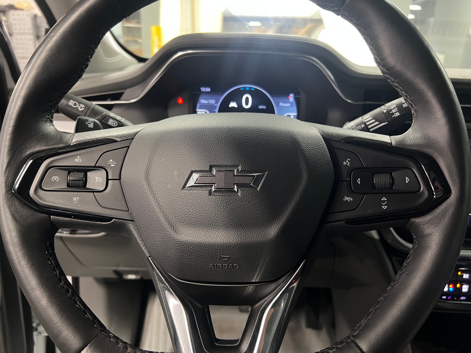 Thumbnail: 2023 Chevrolet Bolt EUV - 4