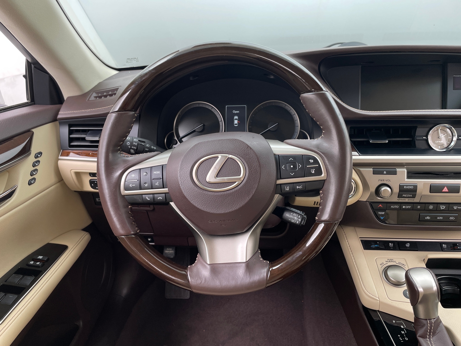 Thumbnail: 2018 Lexus ES - 4