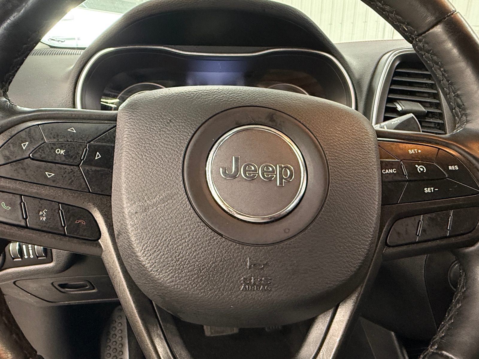 Thumbnail: 2019 Jeep Cherokee - 5