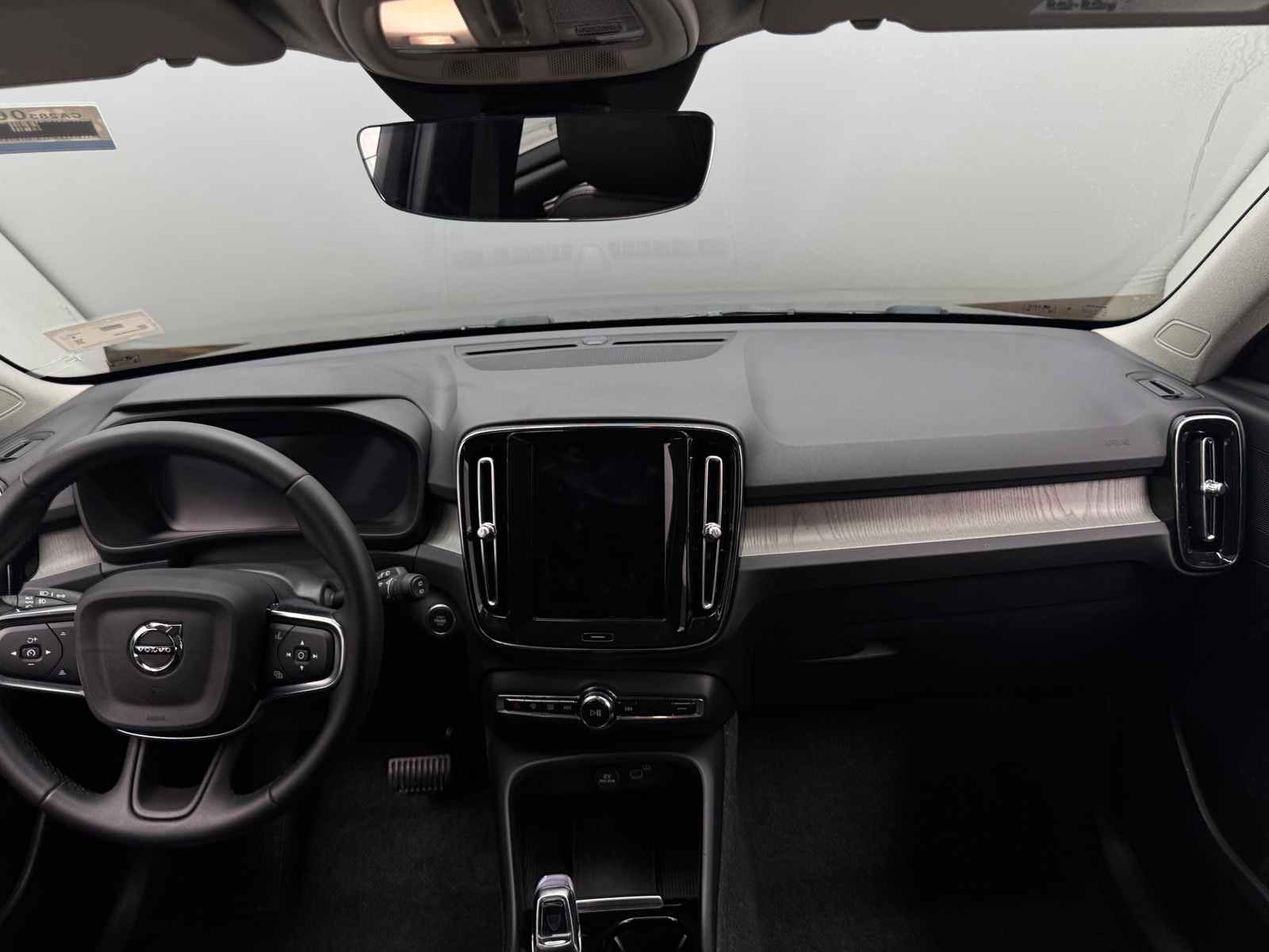 Thumbnail: 2025 Volvo XC40 - 2