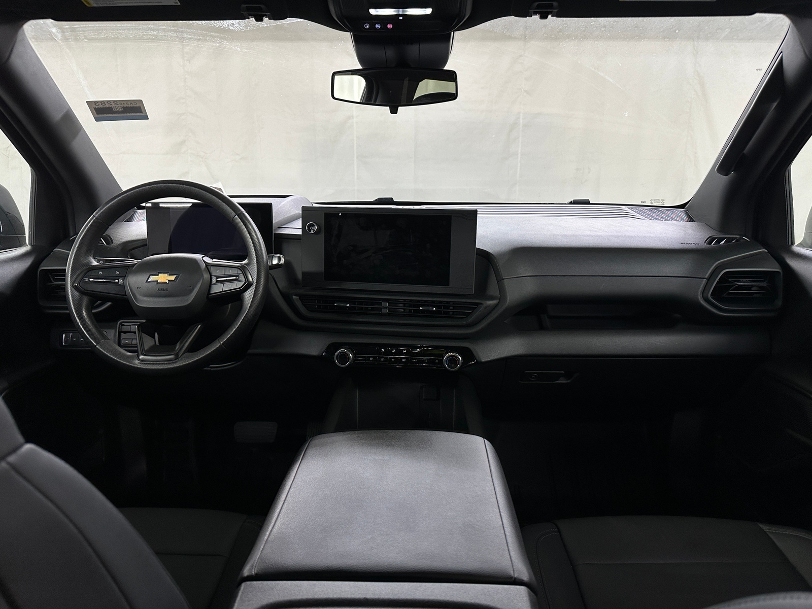 Thumbnail: 2024 Chevrolet Silverado EV - 2