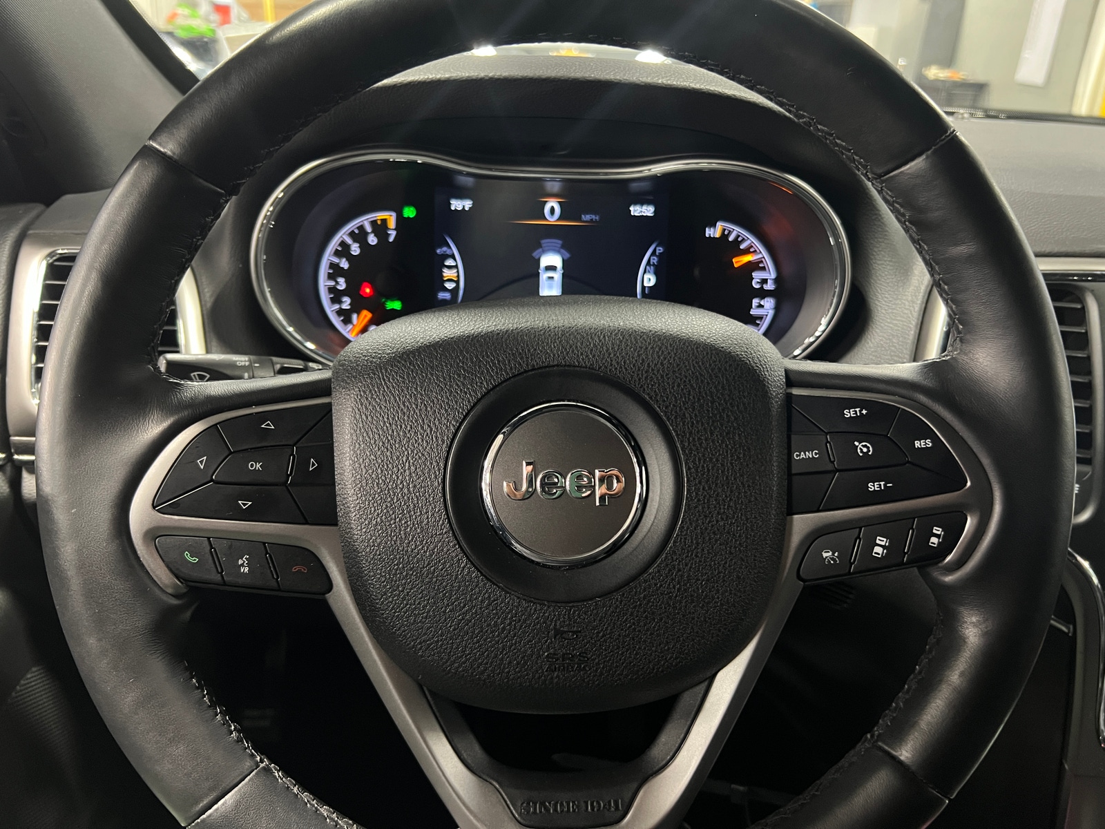 Thumbnail: 2018 Jeep Grand Cherokee - 5