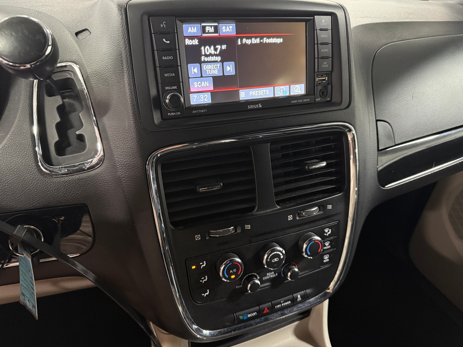 Thumbnail: 2017 Dodge Grand Caravan - 3