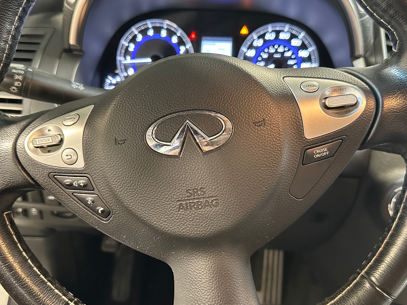Thumbnail: 2017 INFINITI QX70 - 4