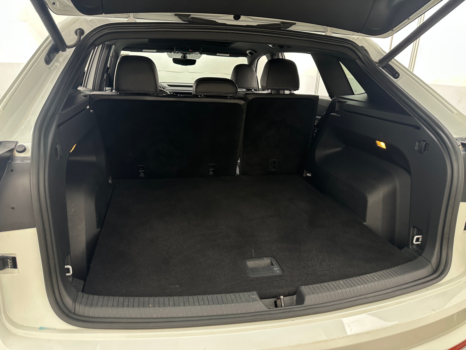Thumbnail: 2021 Volkswagen Atlas - 6