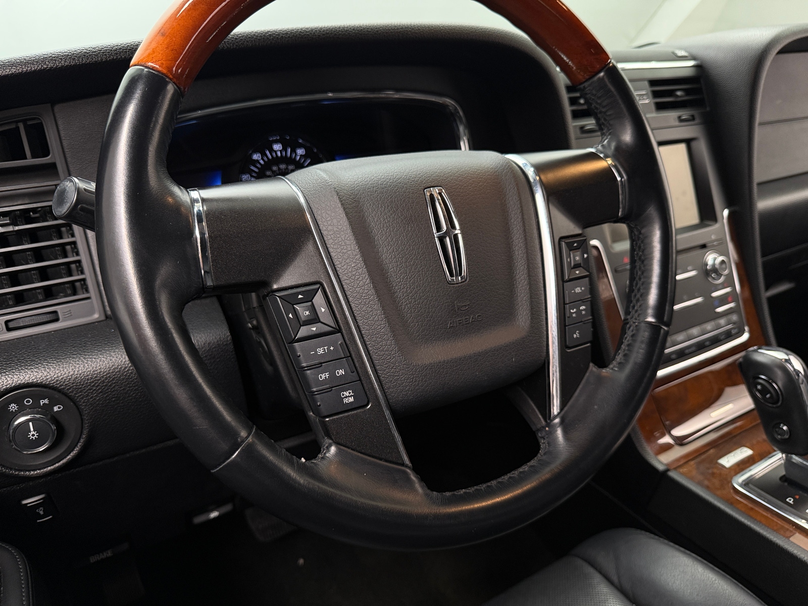 Thumbnail: 2015 Lincoln Navigator - 4