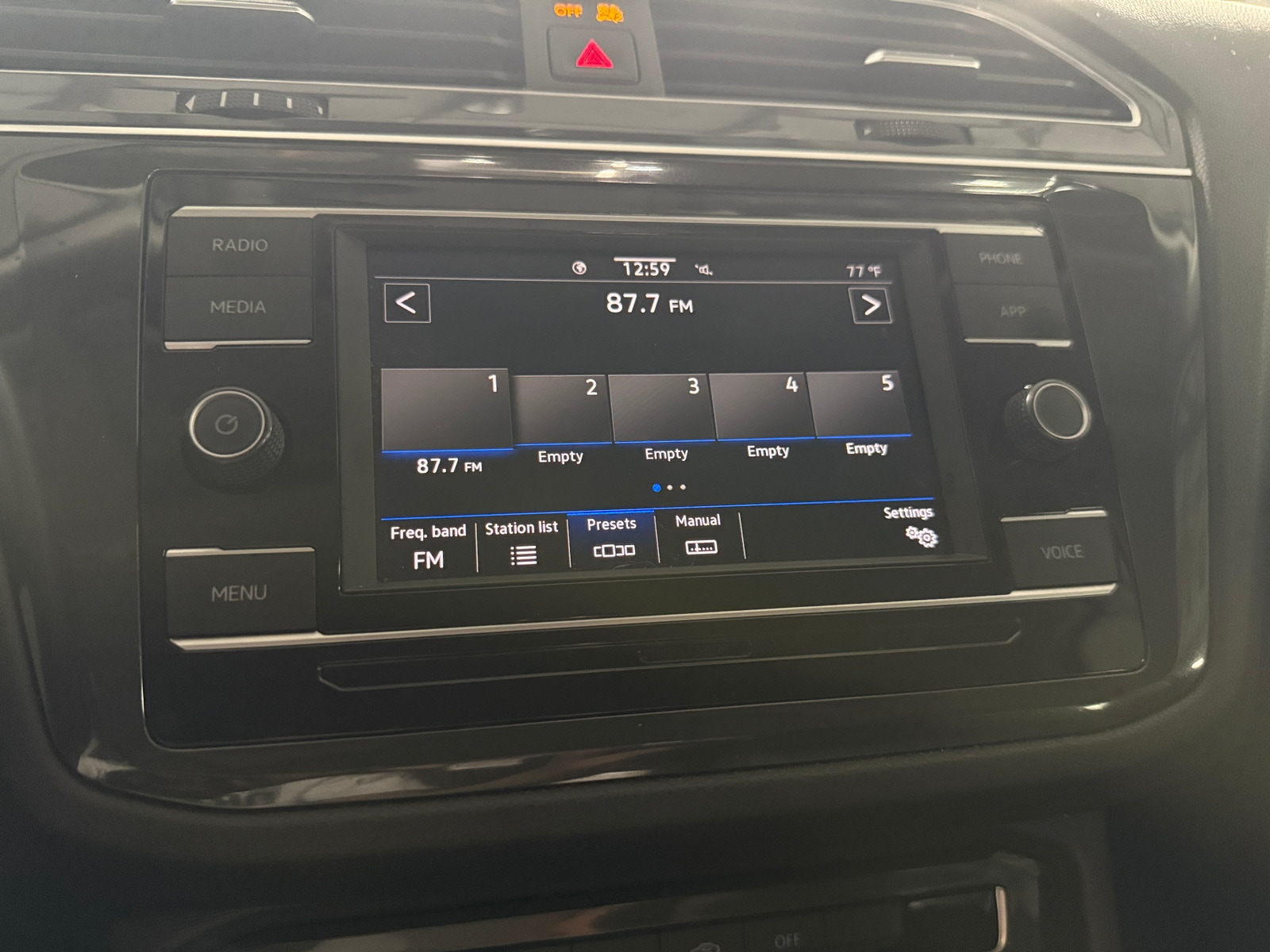 Thumbnail: 2021 Volkswagen Tiguan - 4