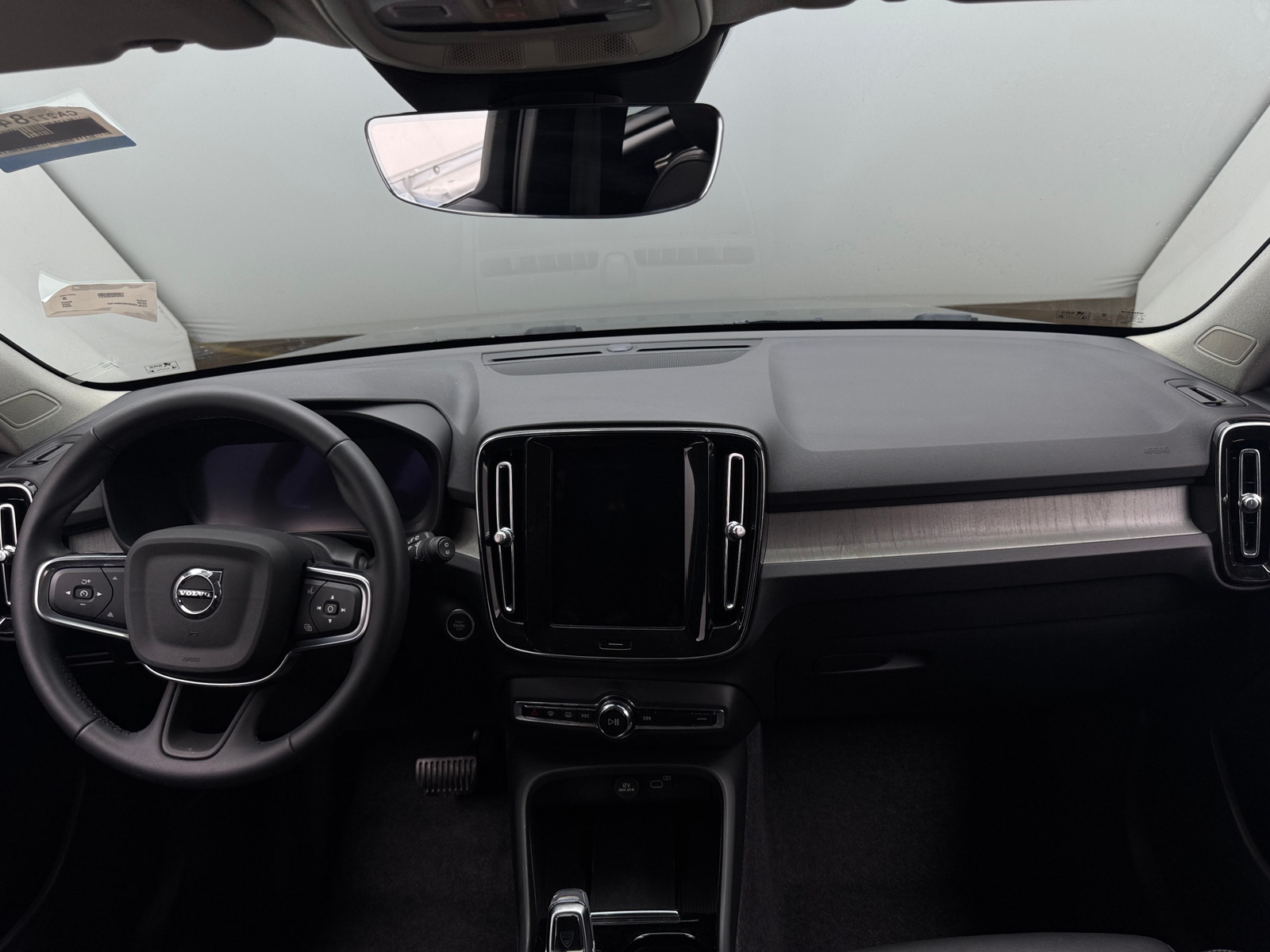 Thumbnail: 2025 Volvo XC40 - 2