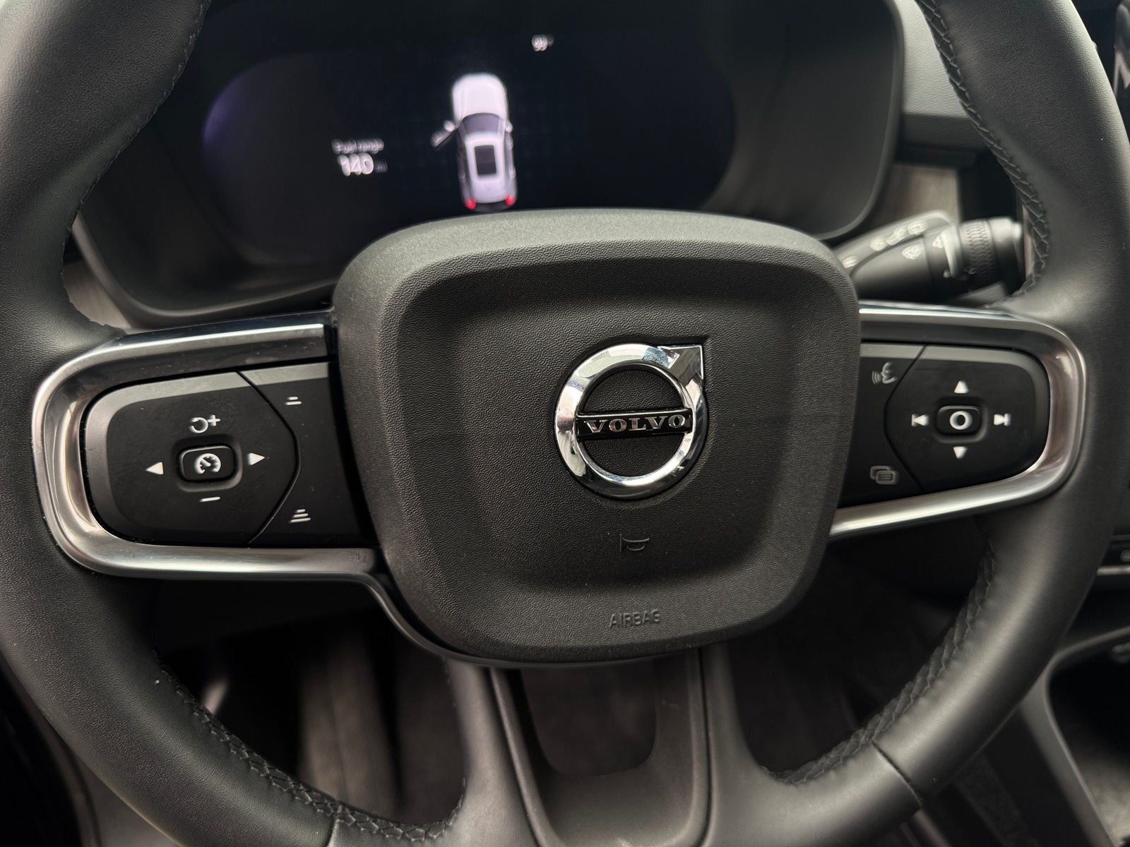 Thumbnail: 2025 Volvo XC40 - 4