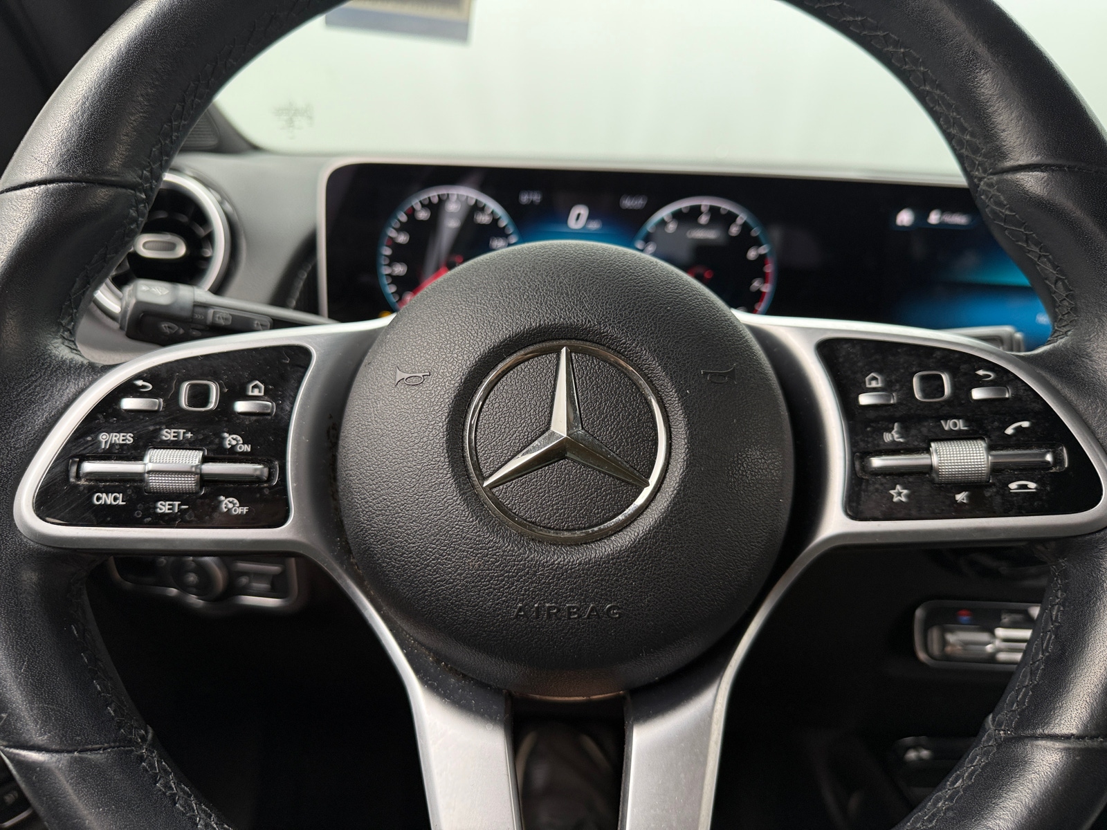 Thumbnail: 2020 Mercedes-Benz GLB - 4