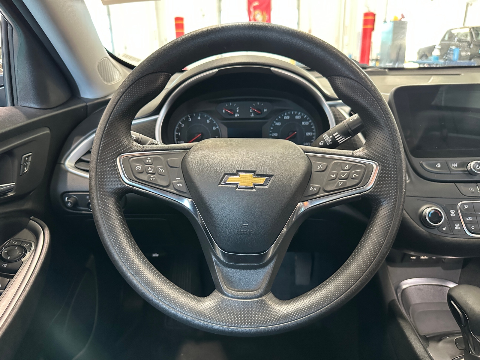 Thumbnail: 2023 Chevrolet Malibu - 5