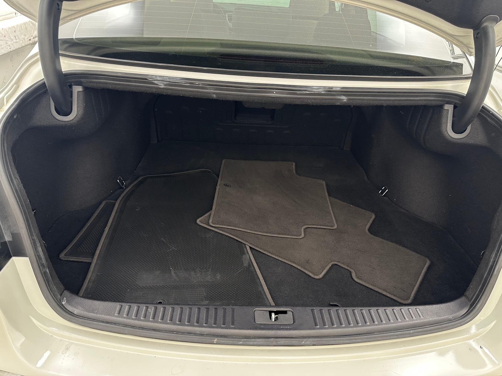 Thumbnail: 2012 Hyundai Genesis - 6