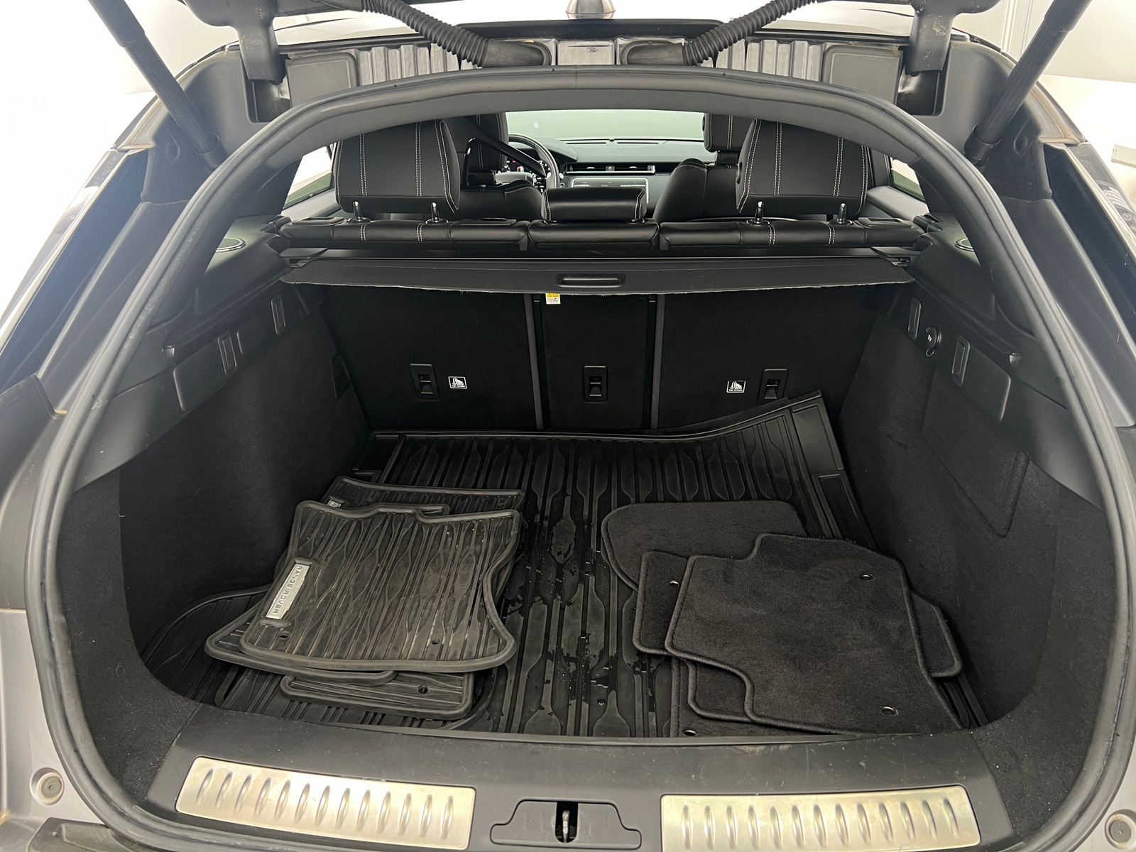 Thumbnail: 2020 Land Rover Range Rover Velar - 6