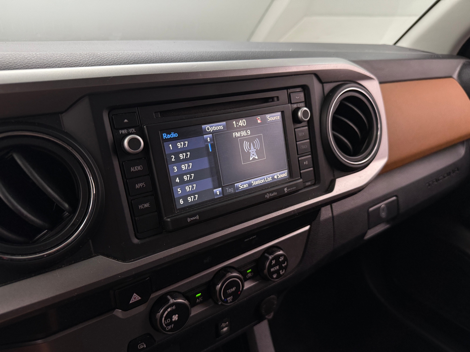Thumbnail: 2019 Toyota Tacoma - 4