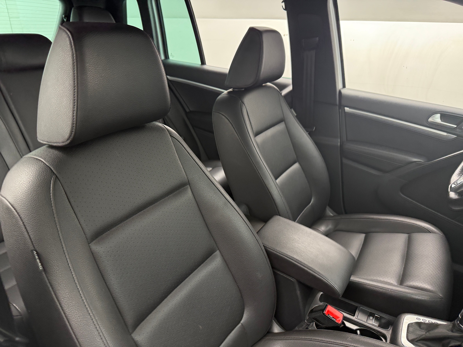 Thumbnail: 2016 Volkswagen Tiguan - 2
