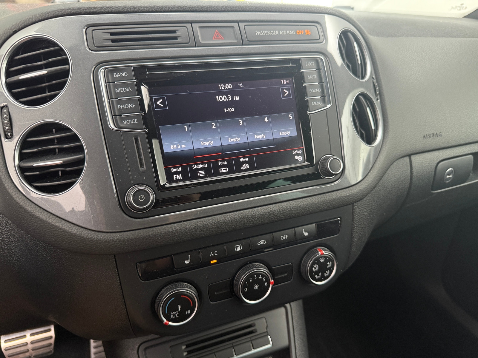 Thumbnail: 2016 Volkswagen Tiguan - 4