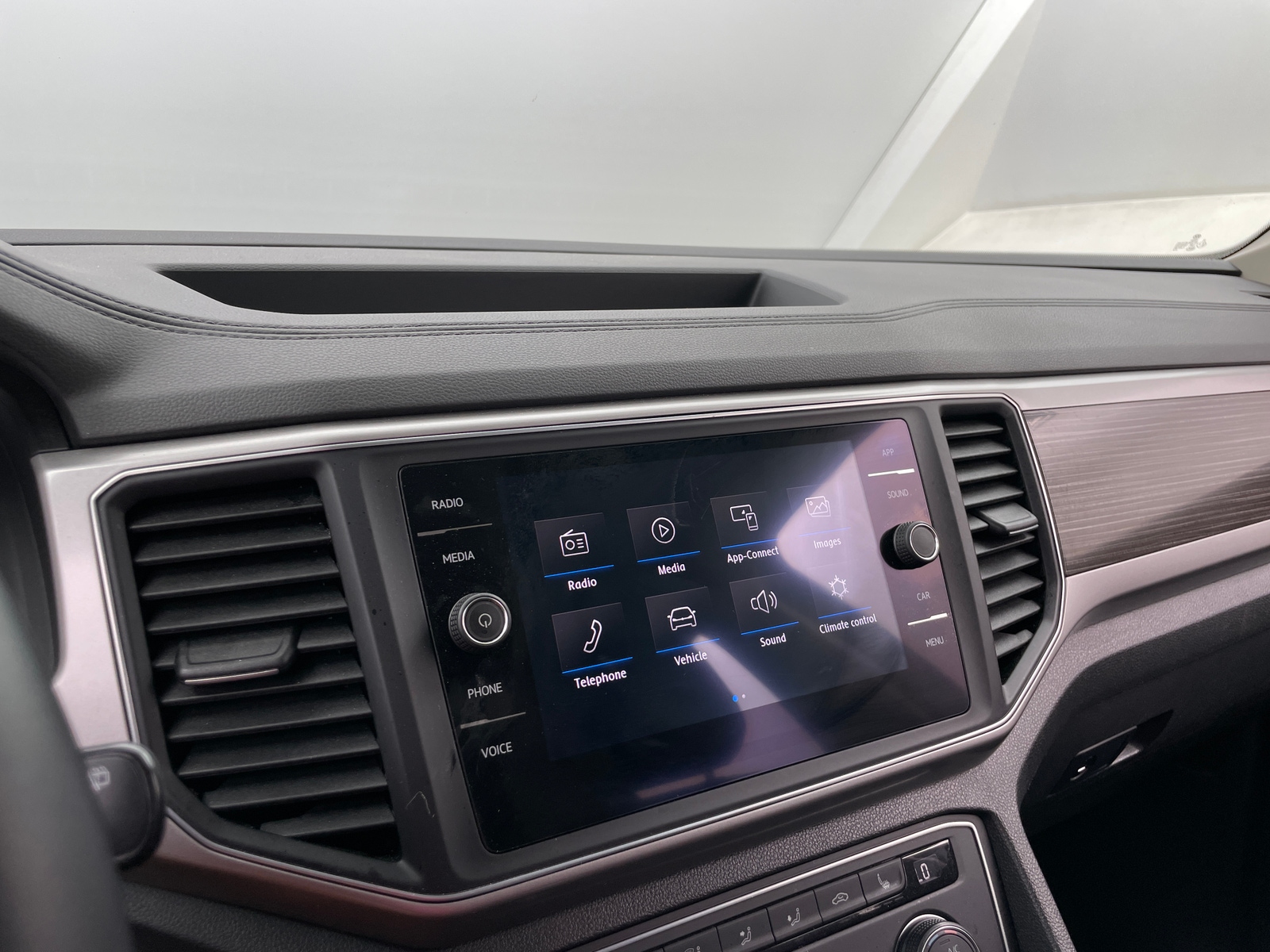 Thumbnail: 2019 Volkswagen Atlas - 3