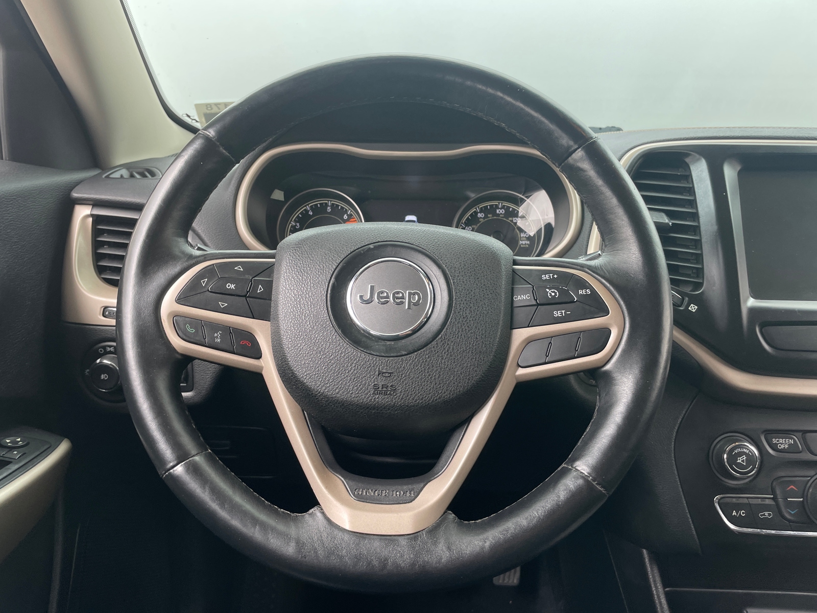 Thumbnail: 2017 Jeep Cherokee - 4