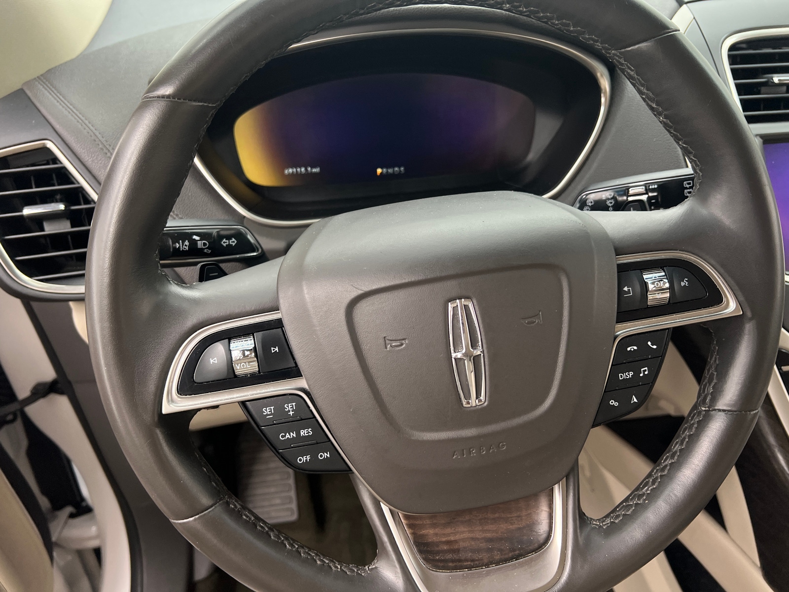 Thumbnail: 2019 Lincoln Nautilus - 4
