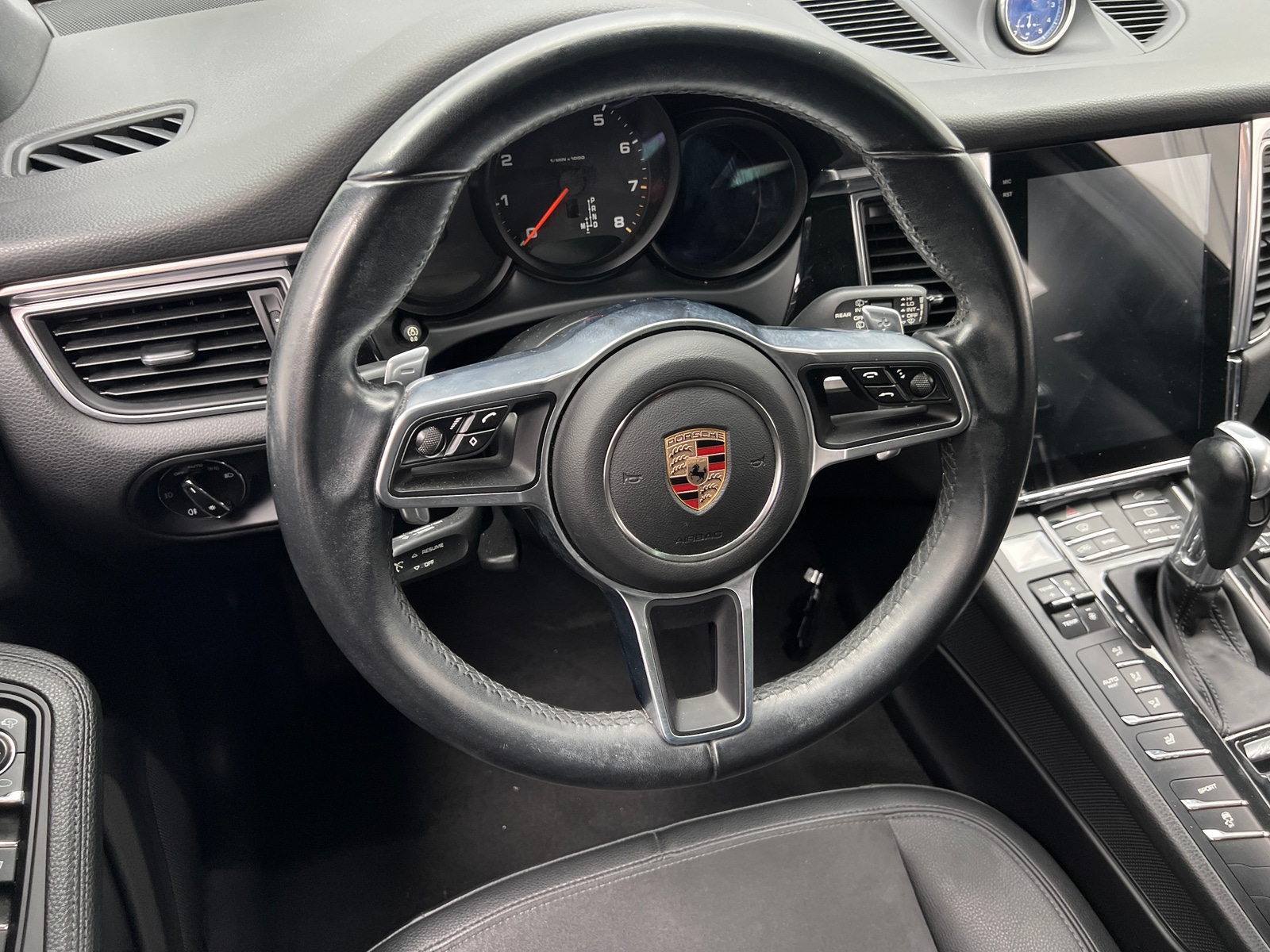 Thumbnail: 2017 Porsche Macan - 4