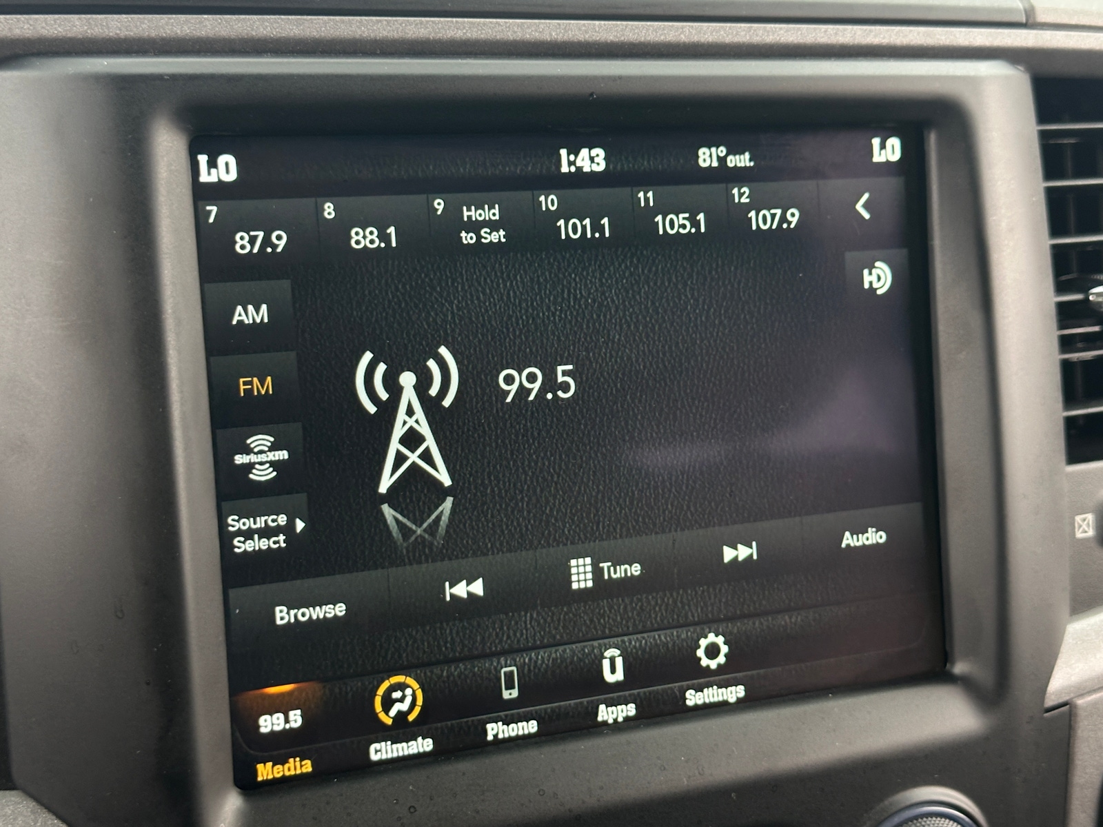 Thumbnail: 2021 RAM 1500 Classic - 4