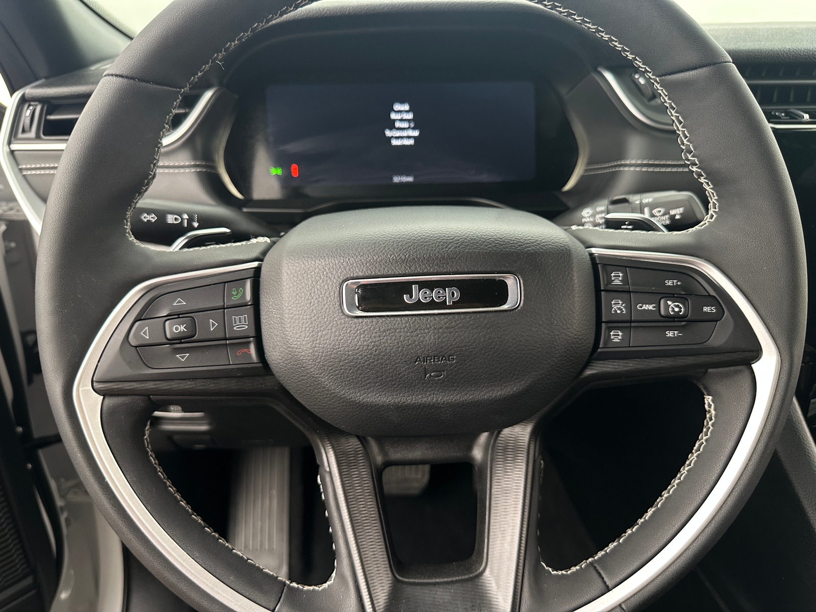 Thumbnail: 2025 Jeep Grand Cherokee - 4