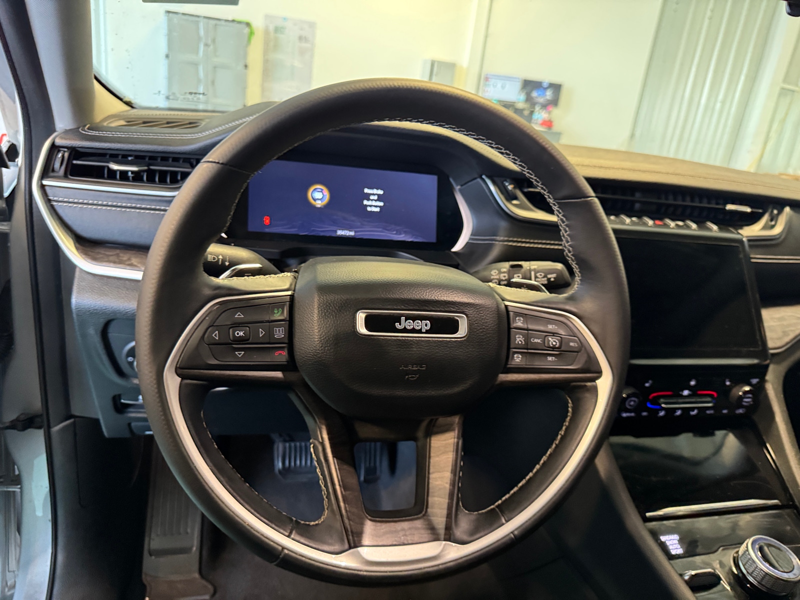 Thumbnail: 2022 Jeep Grand Cherokee L - 4