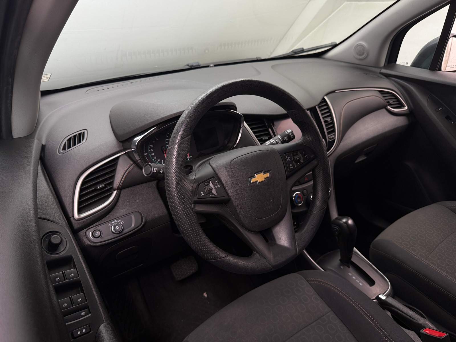 Thumbnail: 2020 Chevrolet Trax - 3