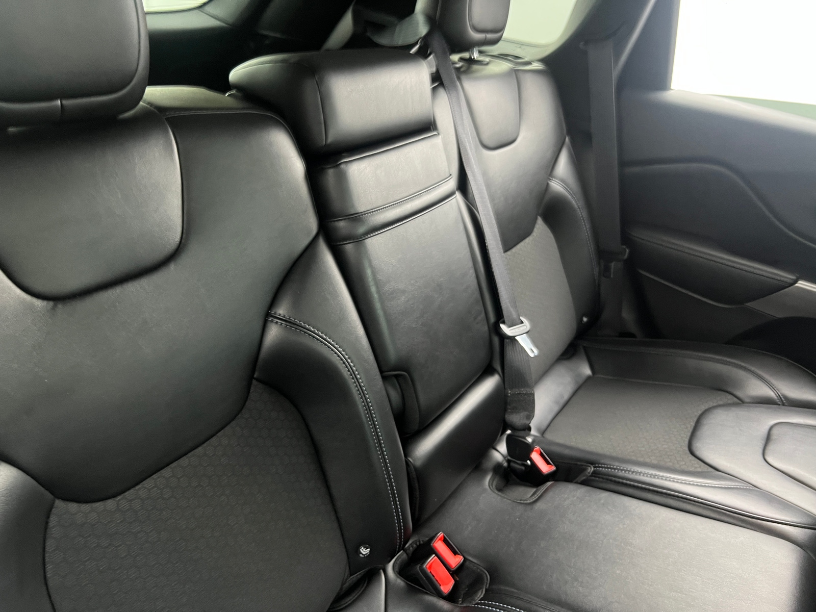 Thumbnail: 2019 Jeep Cherokee - 6