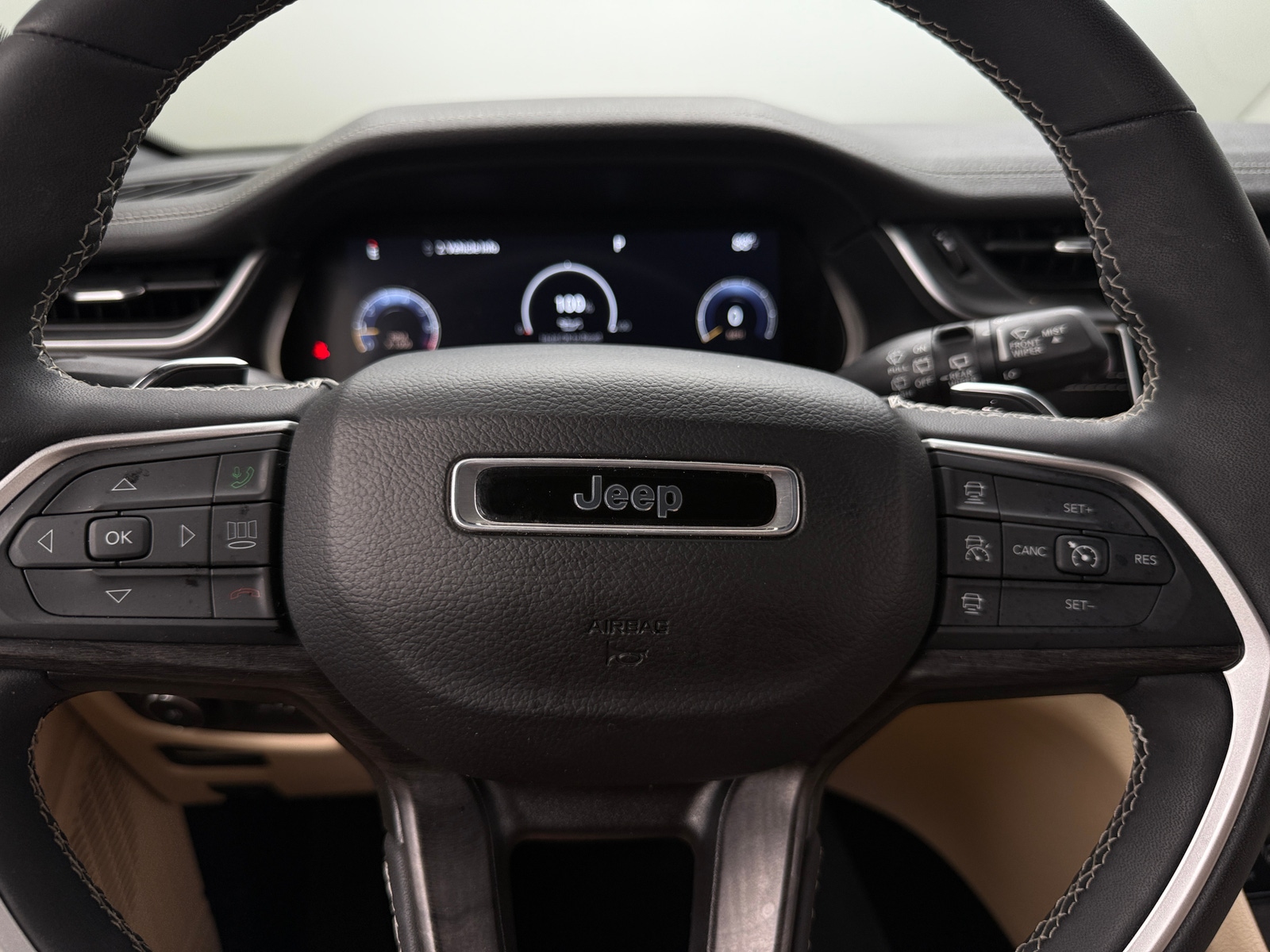 Thumbnail: 2023 Jeep Grand Cherokee L - 4
