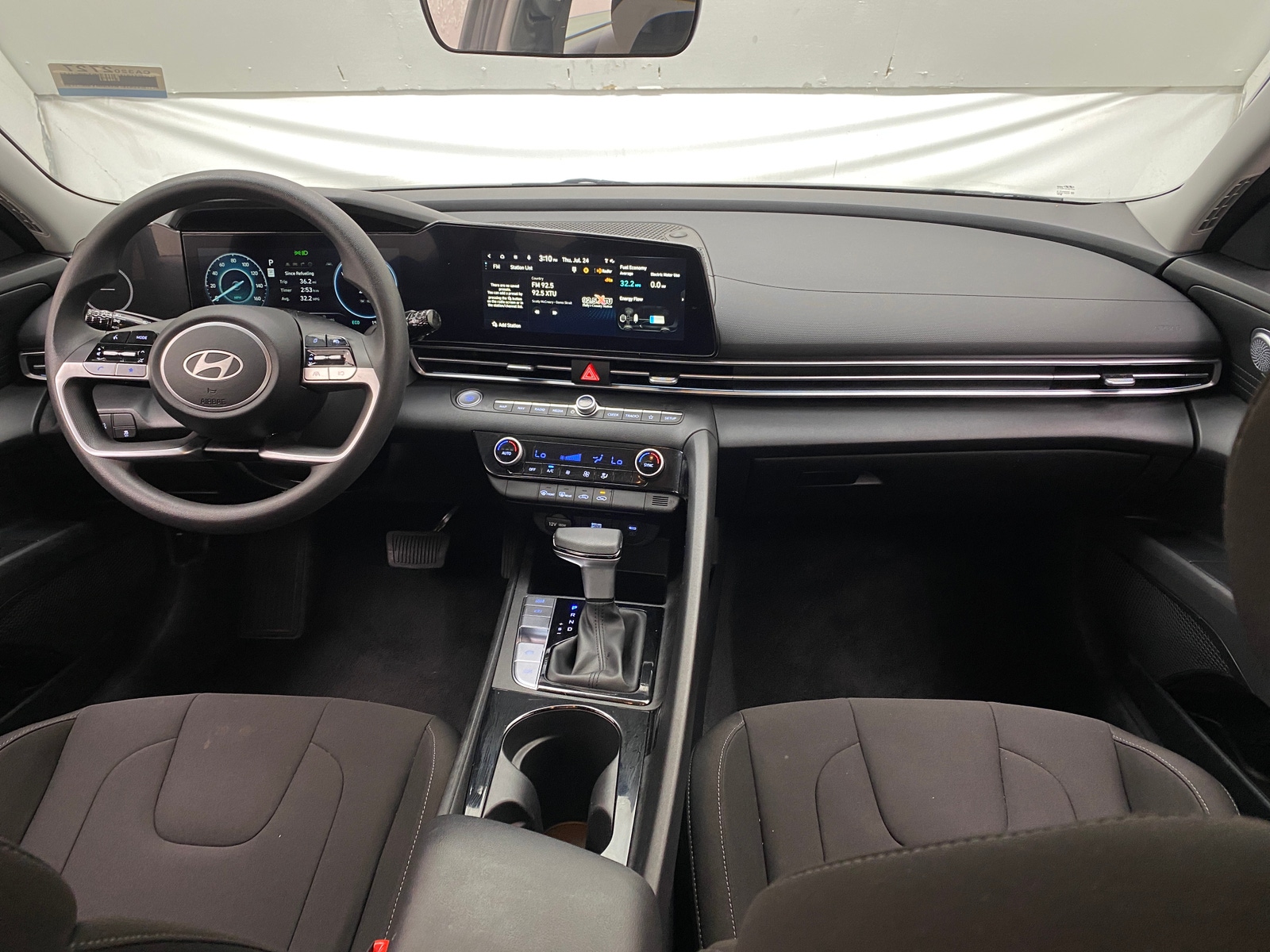 Thumbnail: 2024 Hyundai Elantra - 3
