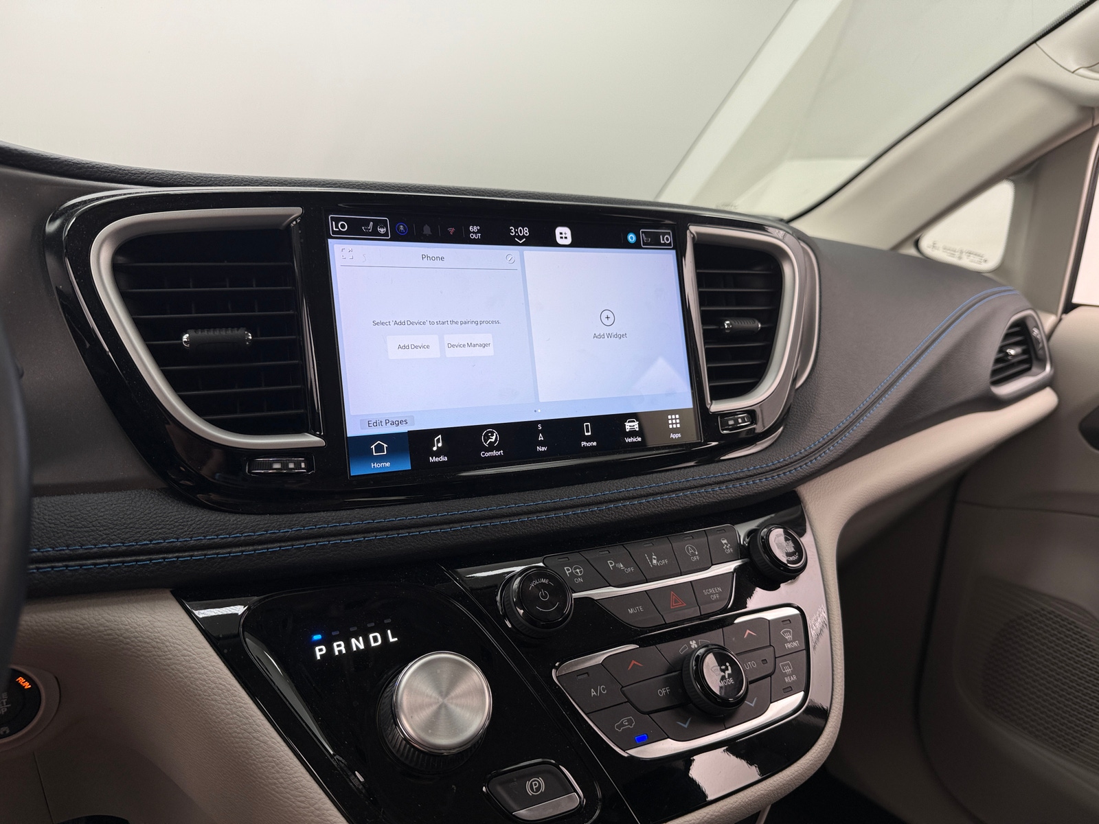 Thumbnail: 2021 Chrysler Pacifica - 3