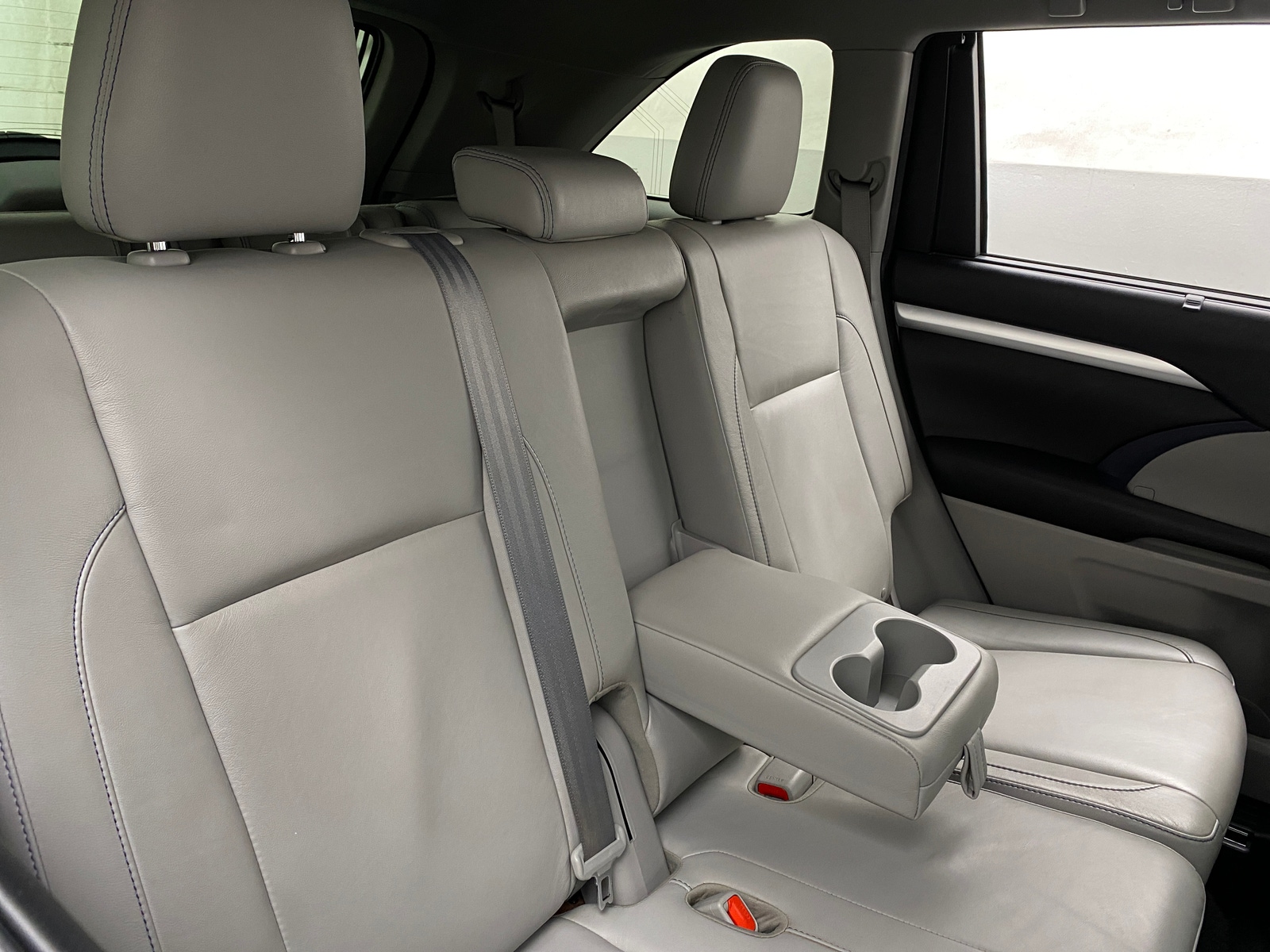 Thumbnail: 2016 Toyota Highlander - 4