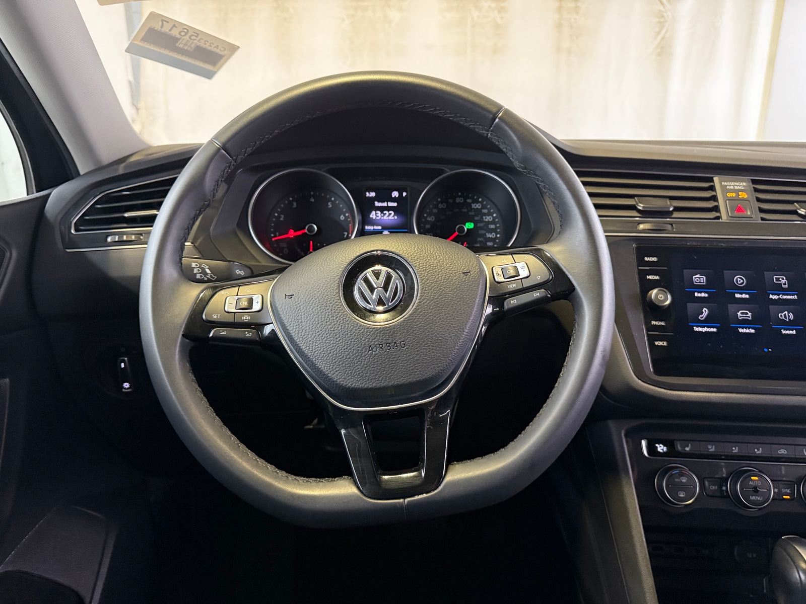 Thumbnail: 2020 Volkswagen Tiguan - 4
