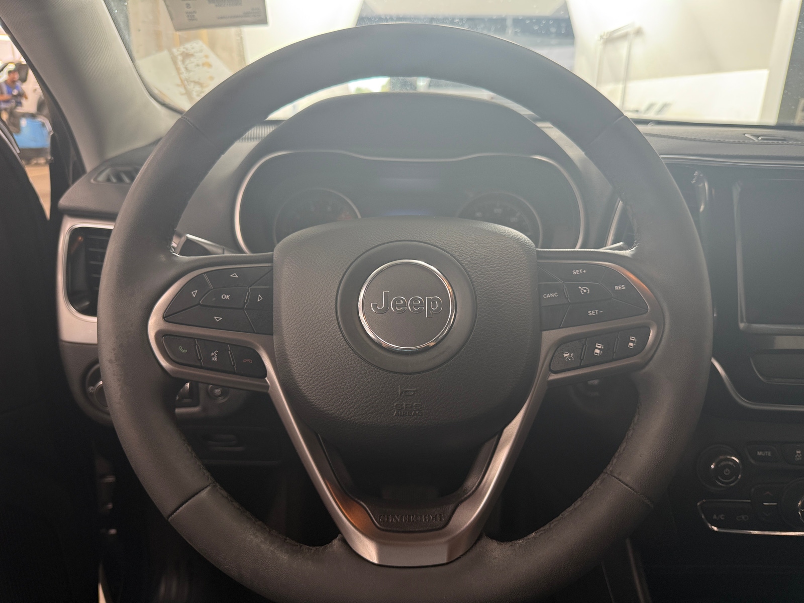 Thumbnail: 2022 Jeep Cherokee - 4
