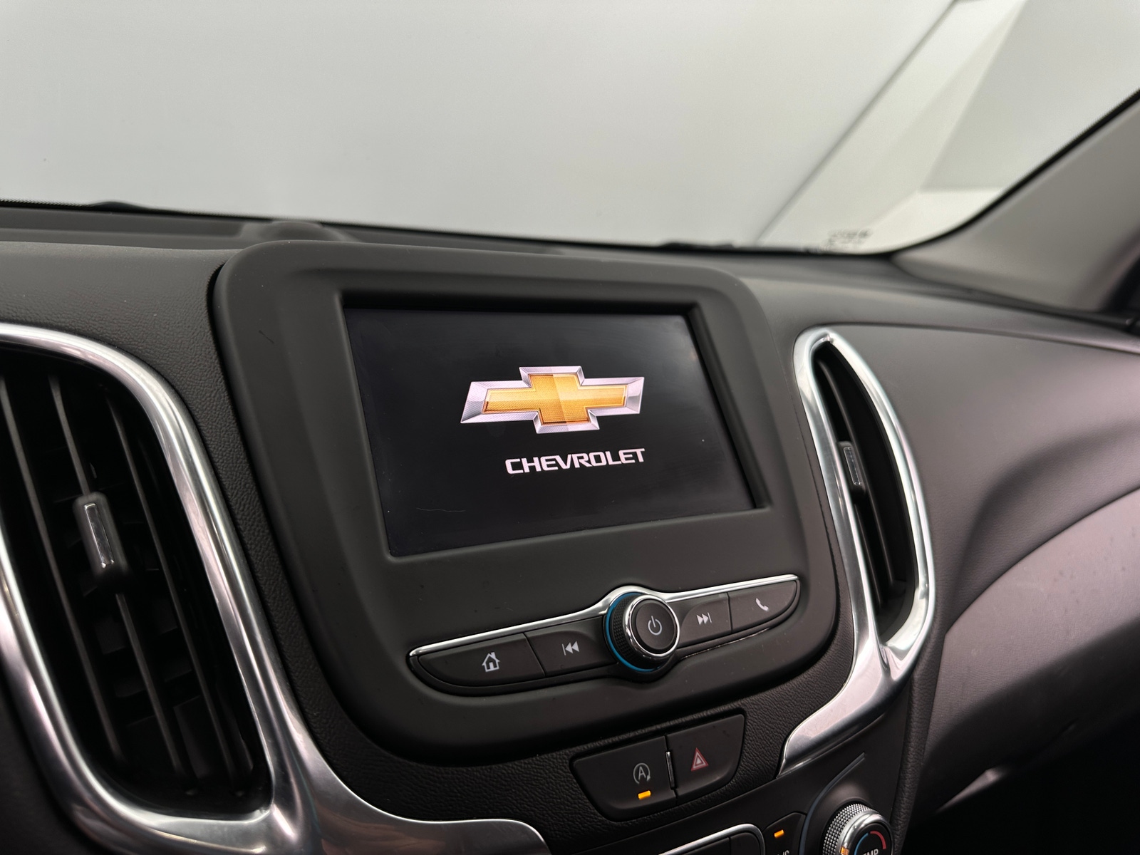 Thumbnail: 2022 Chevrolet Equinox - 4