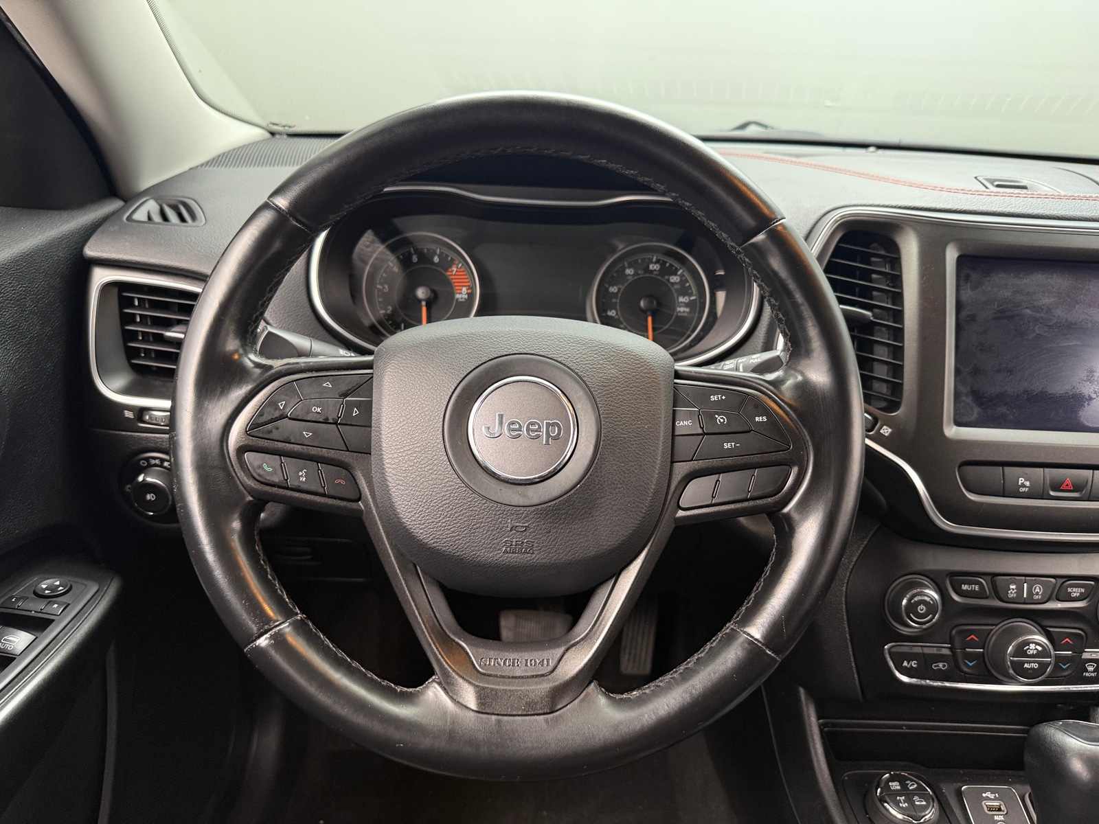 Thumbnail: 2020 Jeep Cherokee - 4
