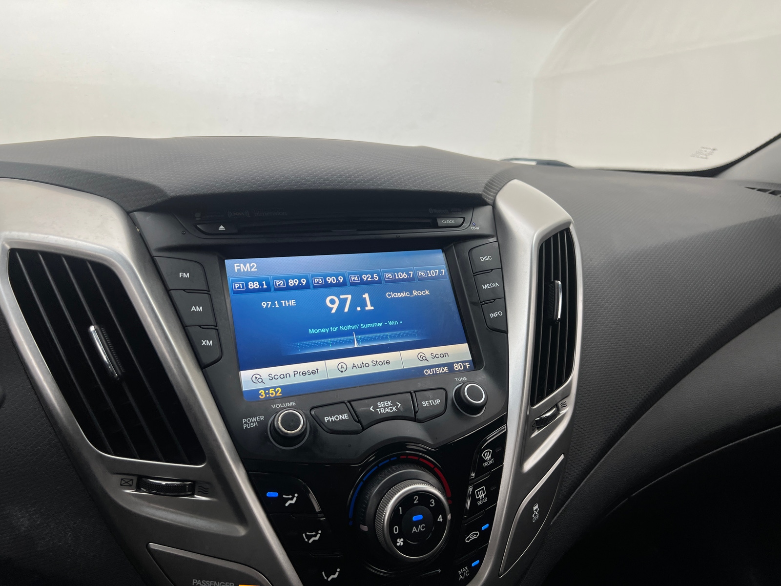 Thumbnail: 2015 Hyundai Veloster - 3