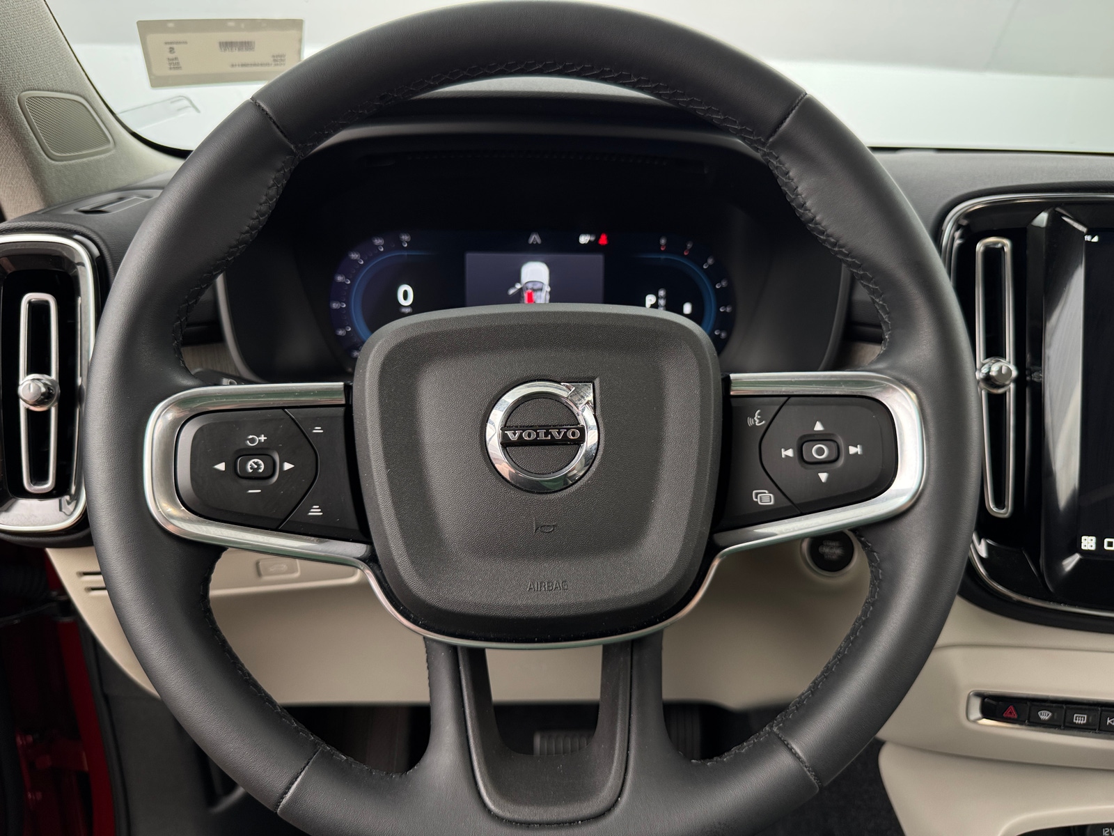 Thumbnail: 2024 Volvo XC40 - 4