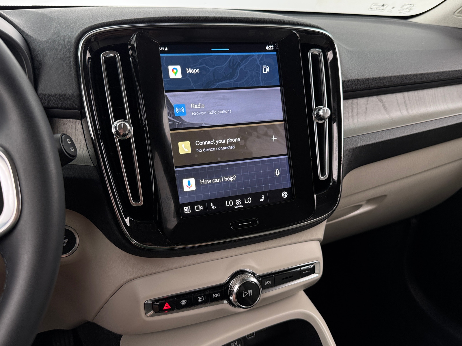 Thumbnail: 2024 Volvo XC40 - 3